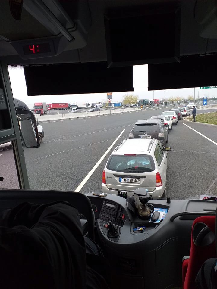 Printre hotelurile cărora li se dau bani ca să găzduiască oamenii în carantină este și Phoenicia Express, care l-a plătit pe Rareș Bogdan pentru imagine