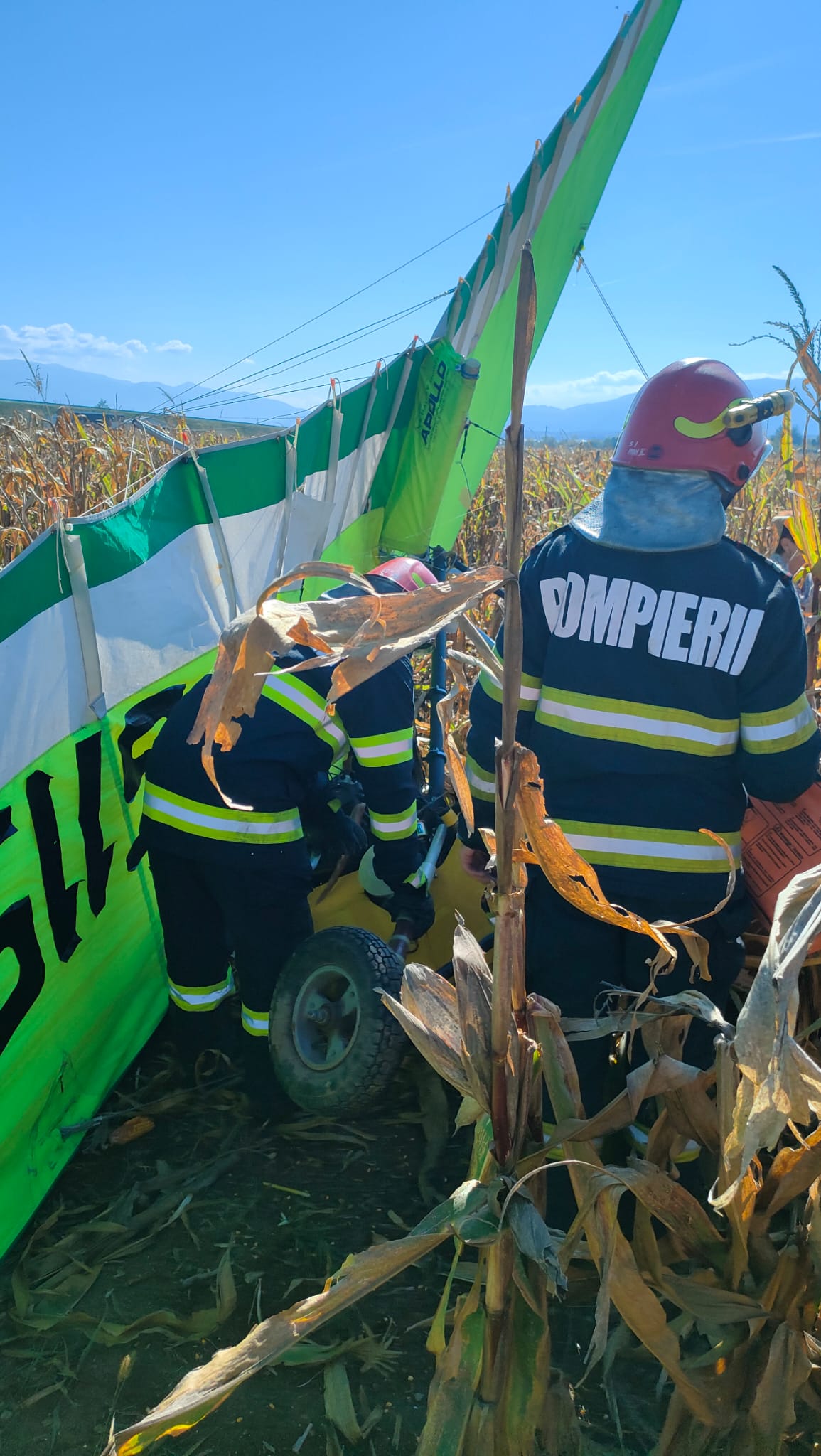 Un motodeltaplan s-a prăbuşit în judeţul Sibiu. Două persoane, găsite de echipajele SMURD