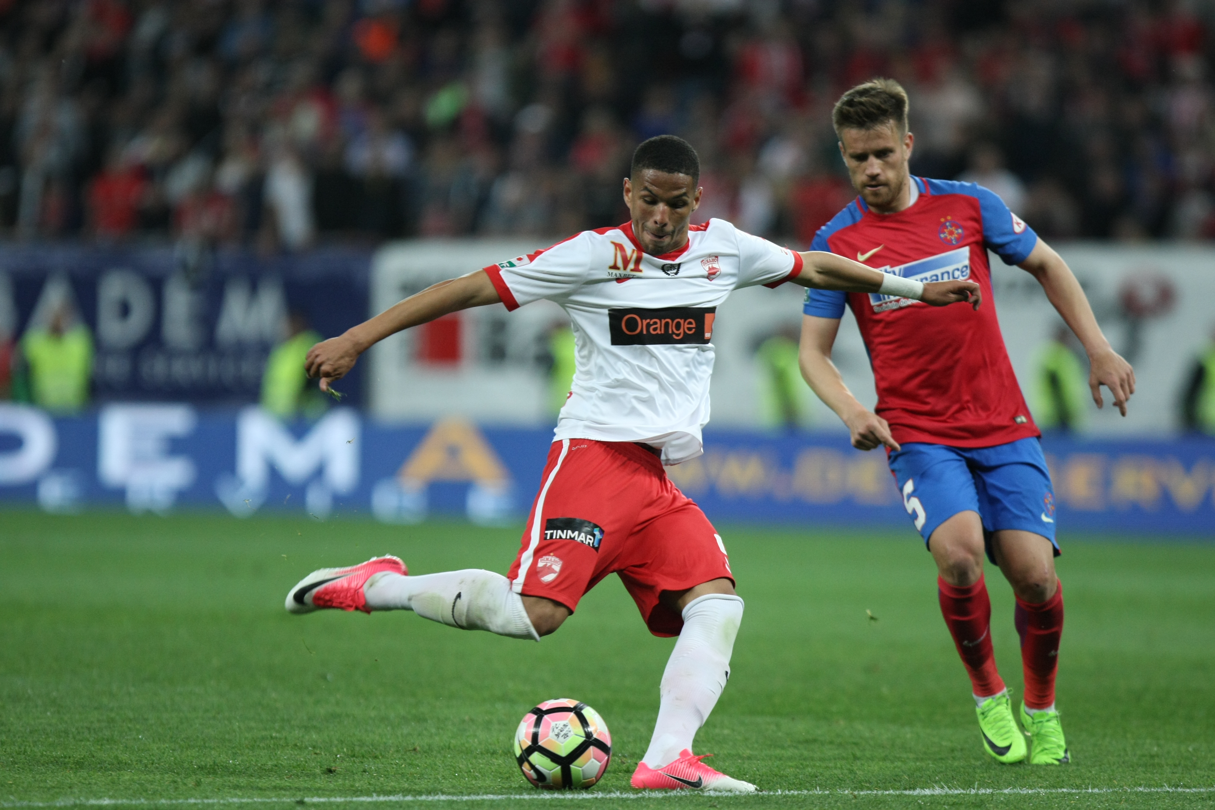 Liga I, etapa a 8-a, play-off: Dinamo - FCSB 2-1. Derby decis în minutul 96, din penalty! ”Cazul Bricheta”, nimica toată pe lângă bombardamentul de pe Arena Națională. Reghe, scandal cu arbitri | LIVE&VIDEO