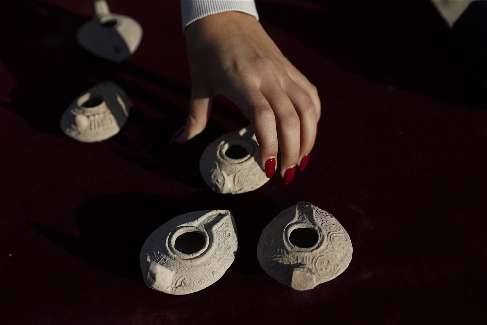 Excavările din mormântul Salomeei au scos la suprafață candele și inscripții ale pelerinilor
