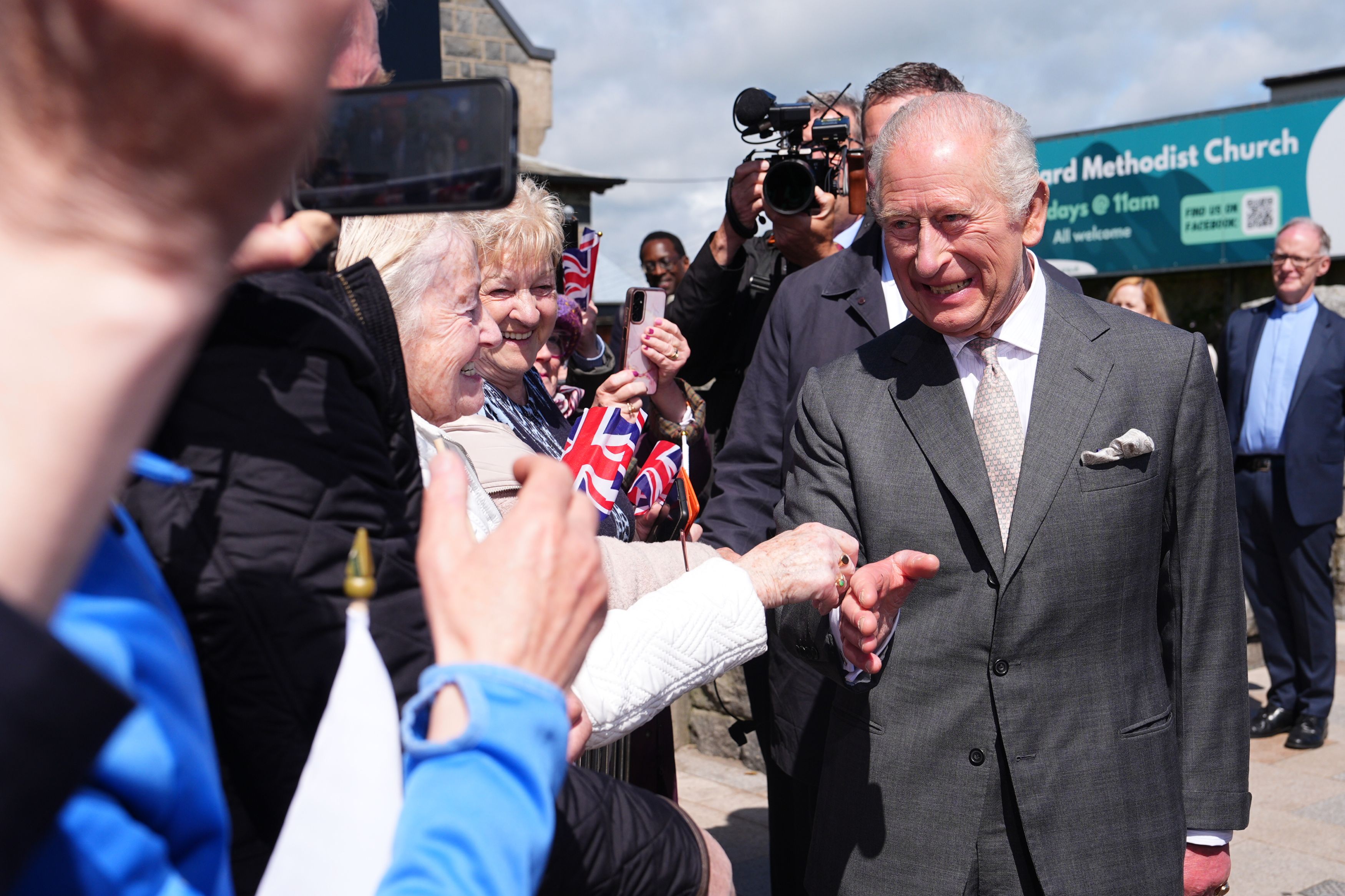 Moment stânjenitor pentru regele Charles în Irlanda de Nord. Un localnic i-a atras atenția imediat