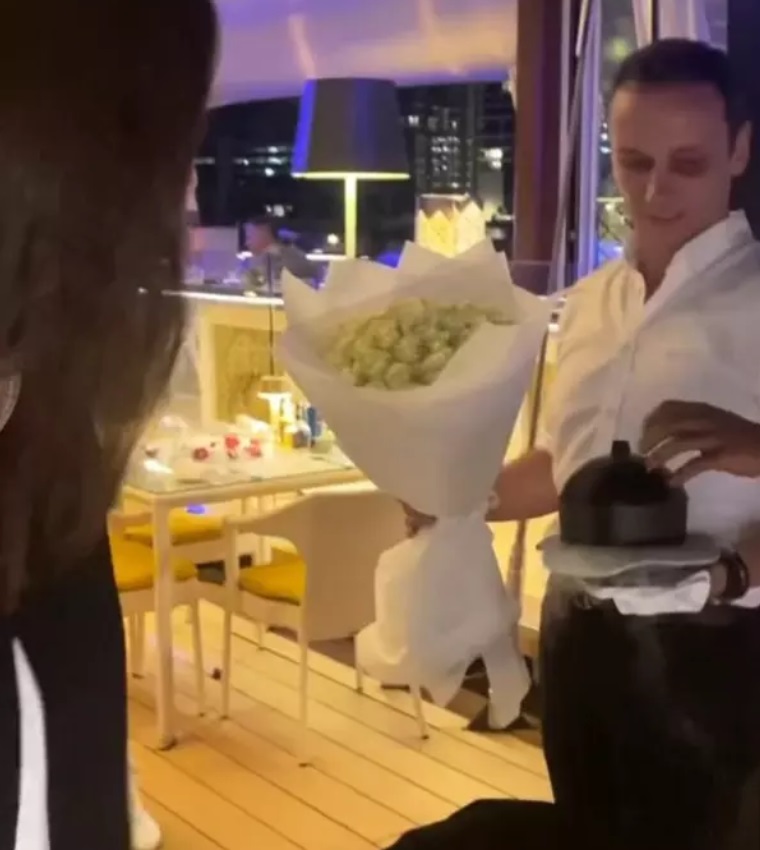 Cristina Spătar a fost cerută în căsătorie în Dubai: „Am spus da”. Primele imagini cu logodnicul și cu inelul primit