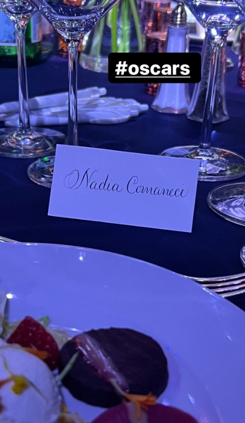Mădălina Ghenea, apariție de divă la o petrecere organizată de Elton John, după Premiile Oscar 2024. Și Nadia Comăneci a participat