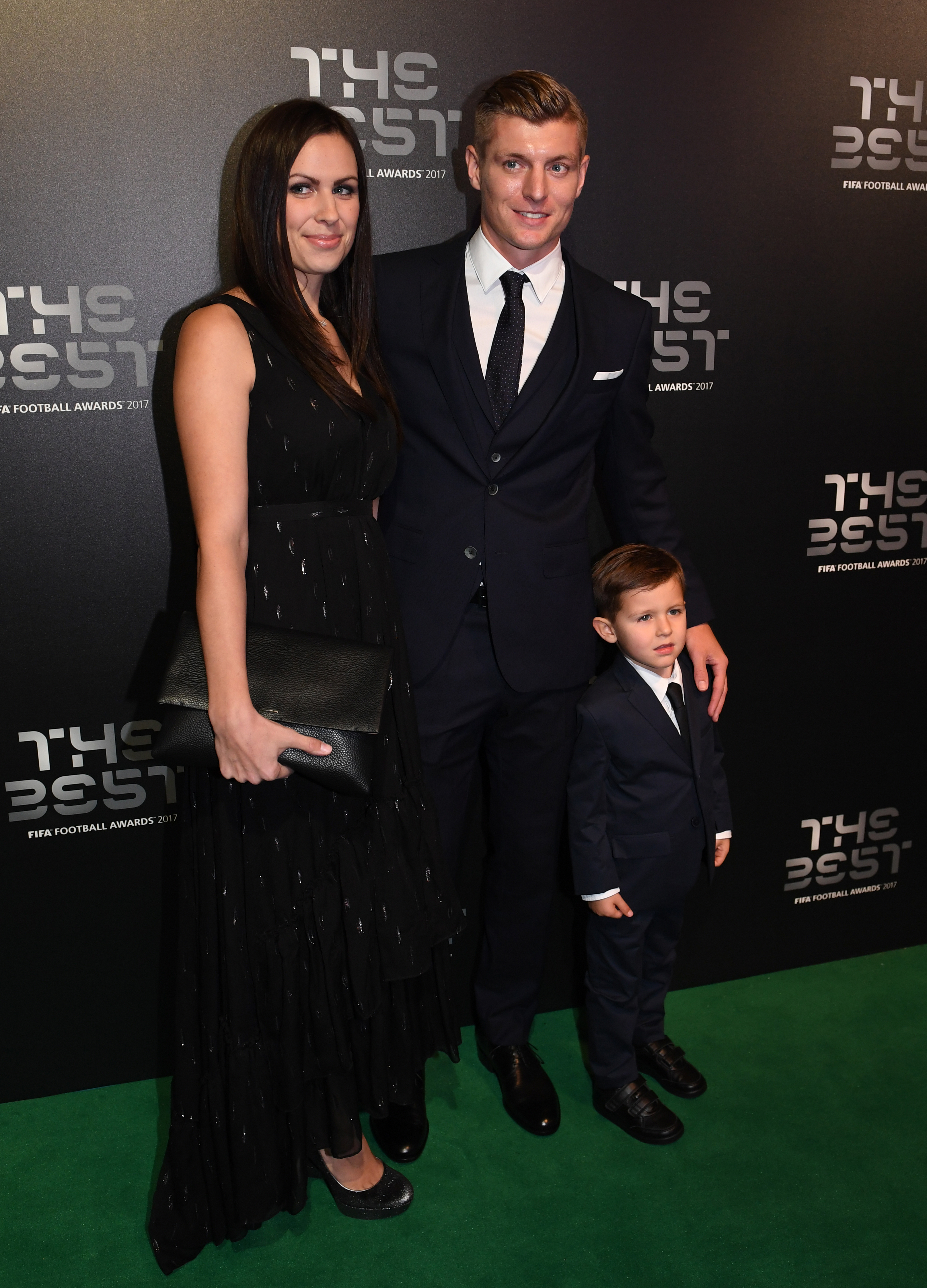 Soțiile și iubitele fotbaliștilor au făcut parada modei la Gala premiilor ''The Best'' a FIFA | GALERIE FOTO