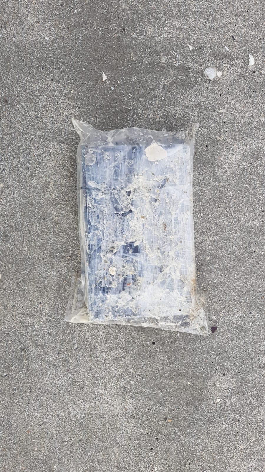 UPDATE | Alte 12 pachete cu cocaină pură ridicate de pe plaje, duminică! Poliția e în alertă pe tot litoralul