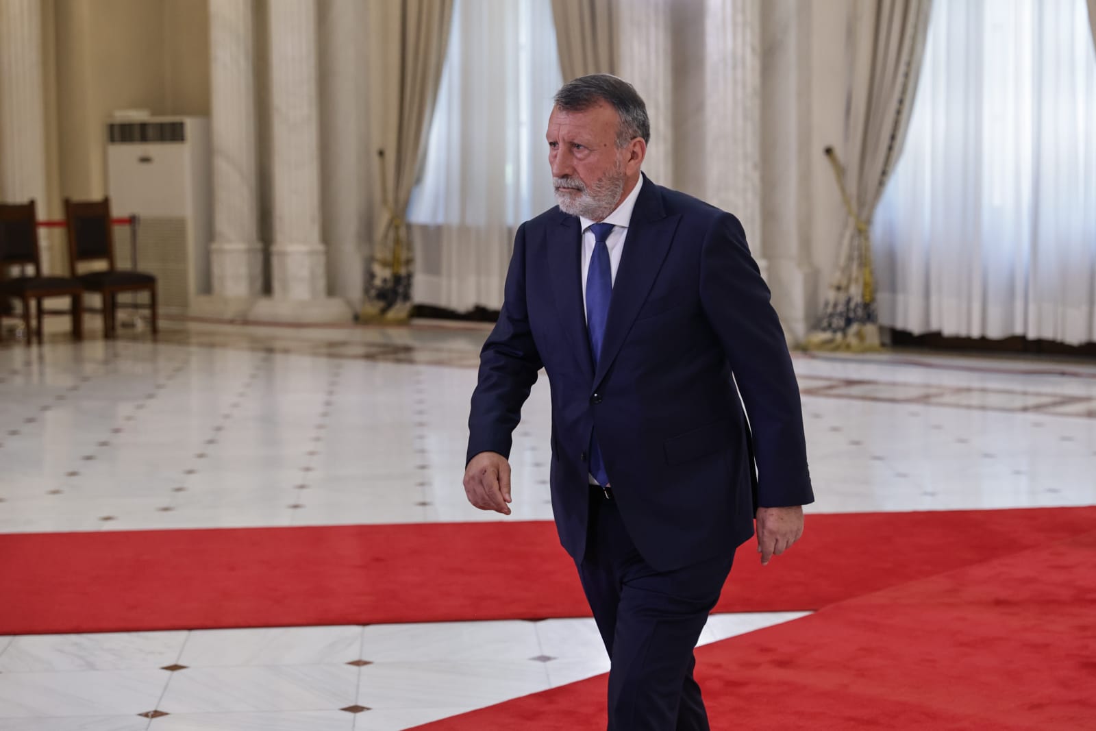 Funeralii de stat pentru Ion Iliescu. Ultimele omagii aduse în fața sicriului fostului președinte, în Sala Unirii, la Palatul Cotroceni
