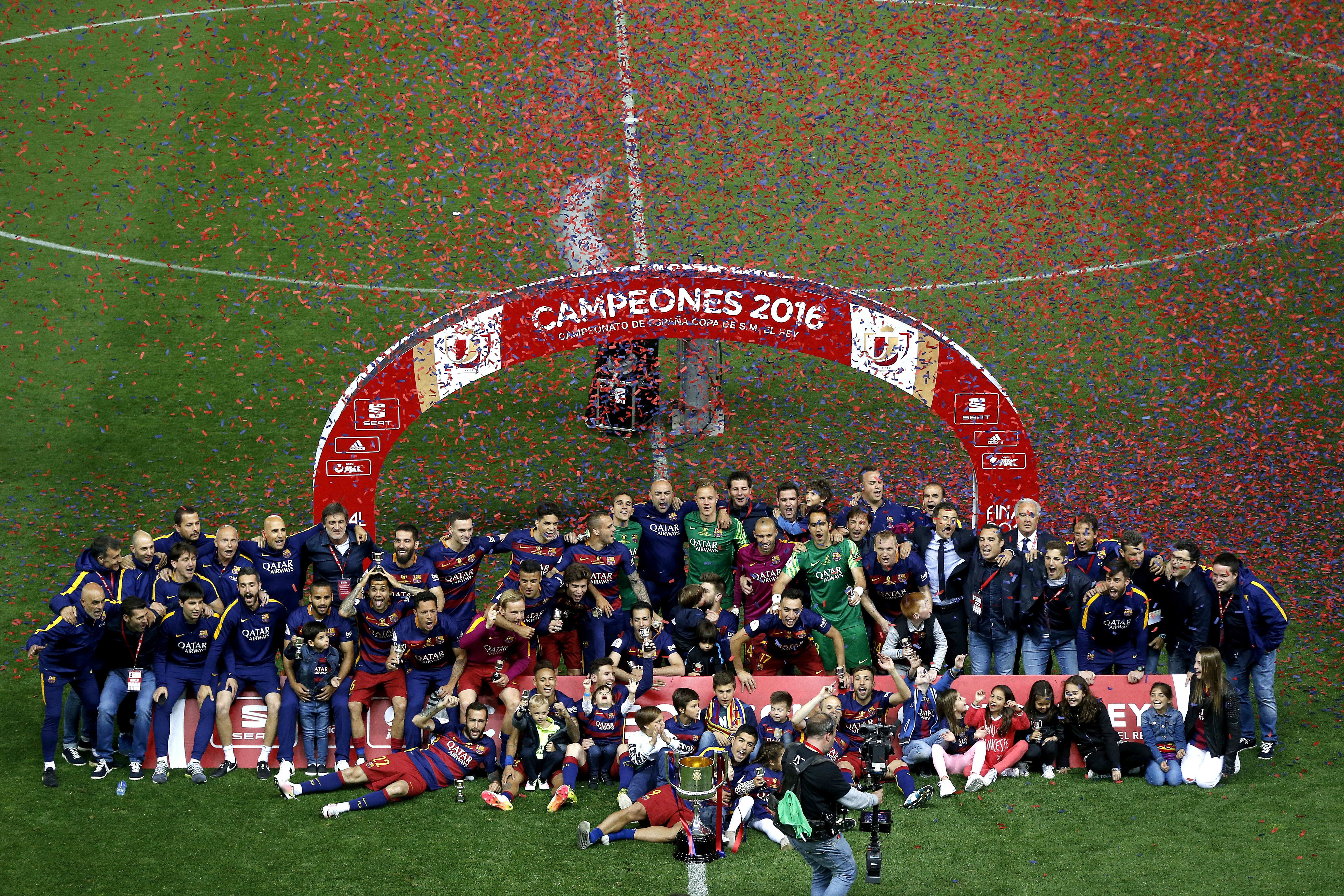Fotbaliștii Barcelonei și-au adus copiii, la petrecerea declanșată după câștigarea Cupei Regelui / GALERIE FOTO