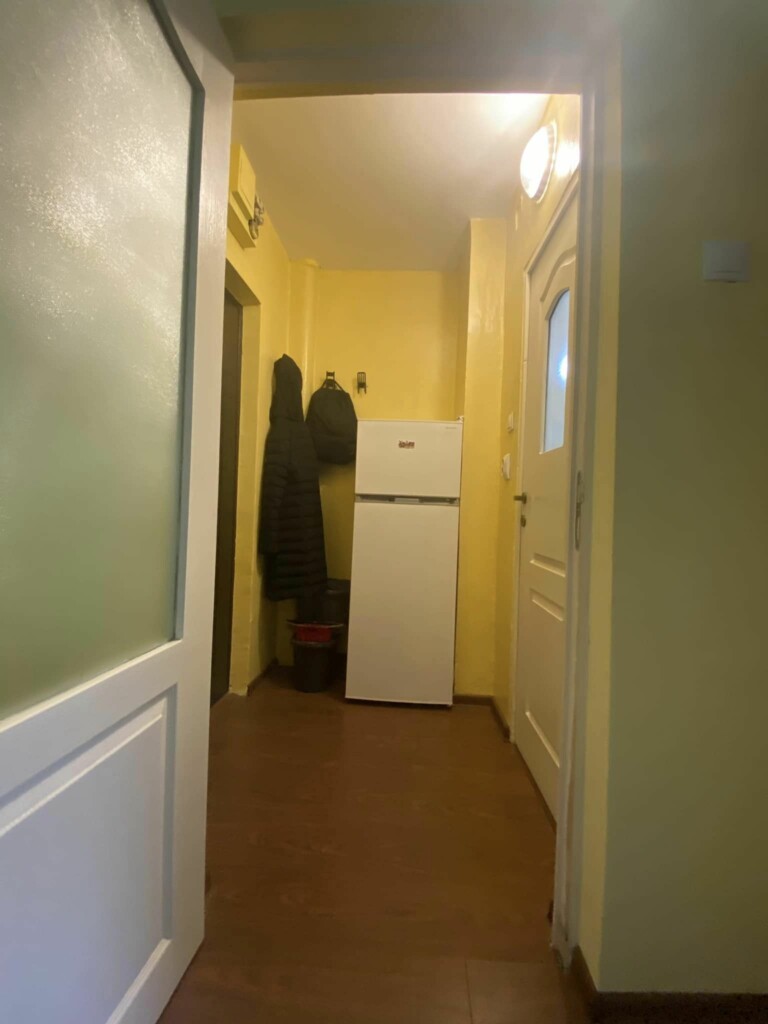 FOTO. Cum arată garsoniera din Cluj care a stârnit interesul presei locale și sute de comentarii. „Ăsta e prețul pentru un an, nu pentru o lună, nu?”