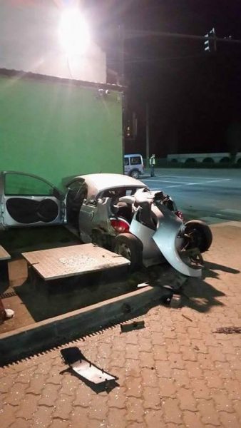 Accident în Arad în apropierea unui cimitir. Trei tineri au ajuns la spital