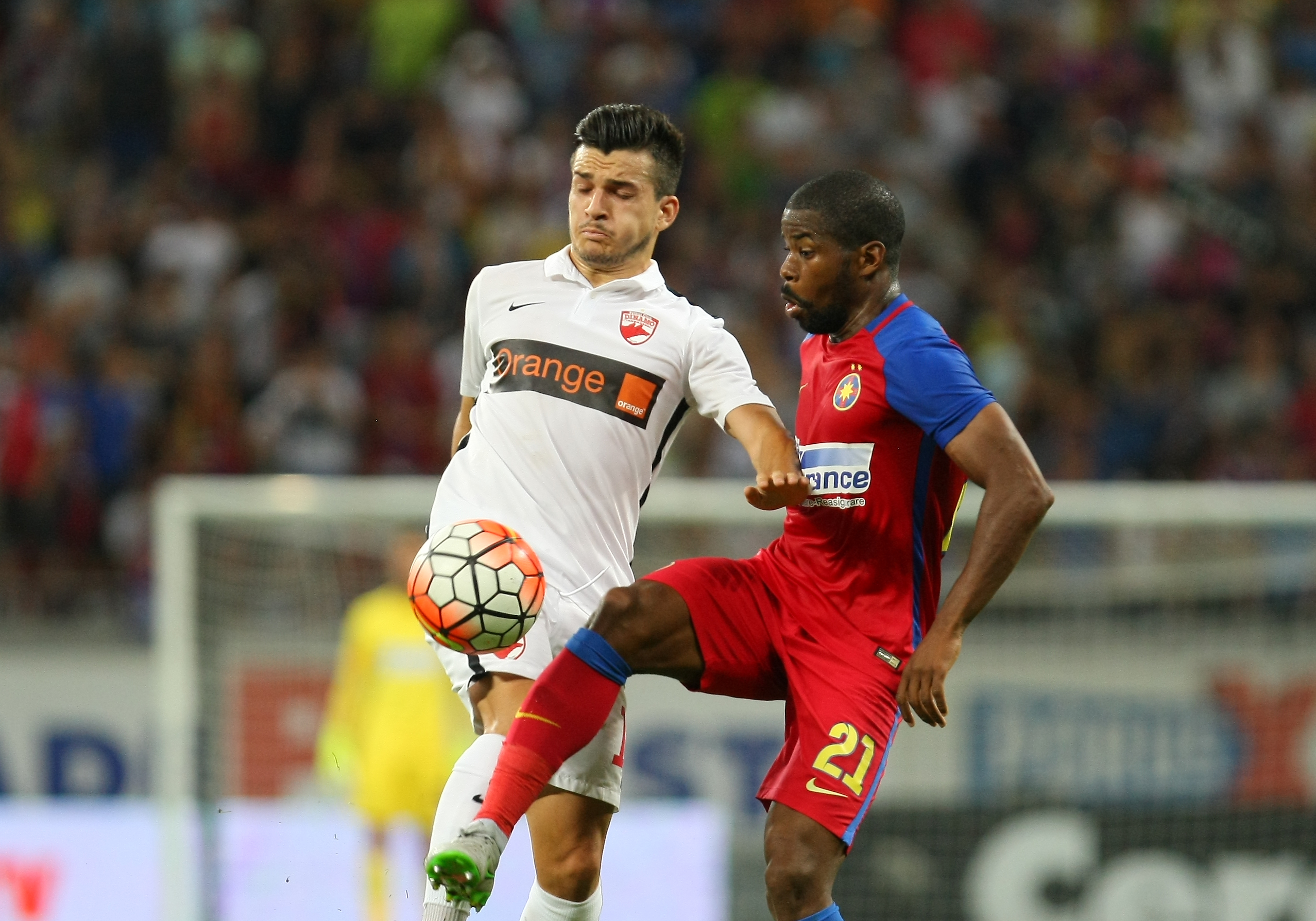 STEAUA - DINAMO 0-0. Derby bun, intens, dar nul! Meciul a început cu o reclamă la unguente contra reumatismului!
