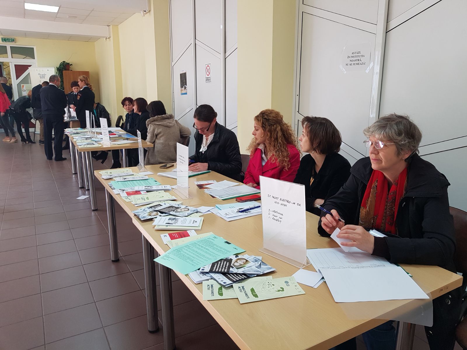 REPORTAJ: Campionii șomajului din România au tratat cu dispreț bursa locurilor de muncă pentru absolvenți de la Vaslui| GALERIE FOTO
