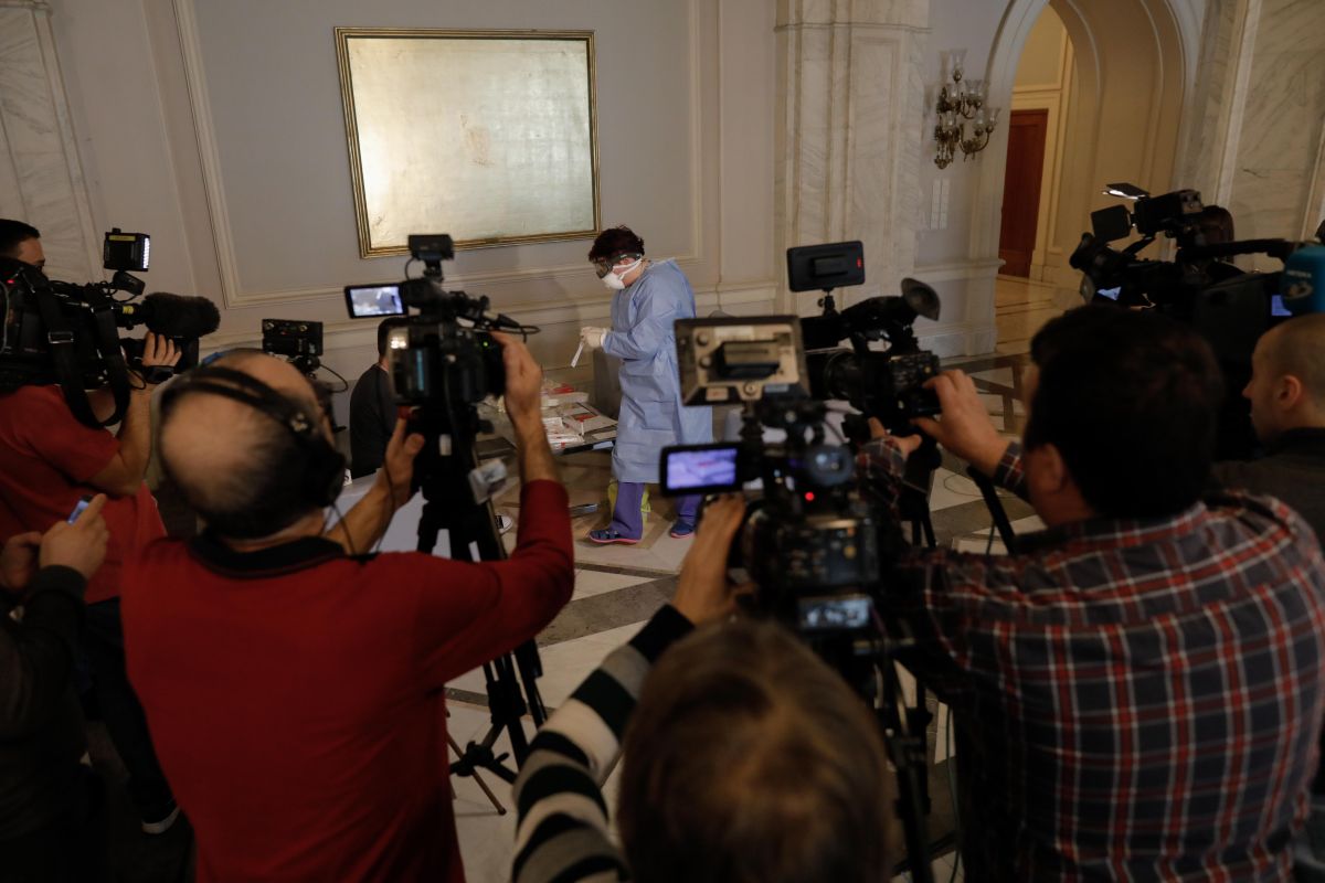 În timp ce în Parlament se fac sute de teste de-a valma, medici și asistente din focarul de la Gerota așteaptă de miercuri dimineață să li se facă teste!