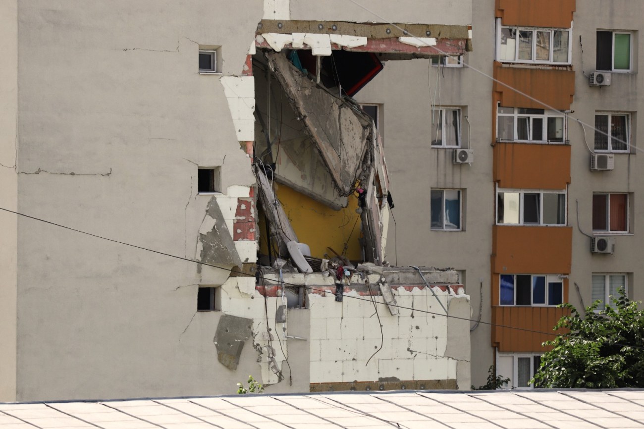 Locatarii blocului care a explodat în Rahova acum 9 luni și-au pierdut speranța: „Ne duc până la alegeri, atunci poate se mișcă lucrurile”