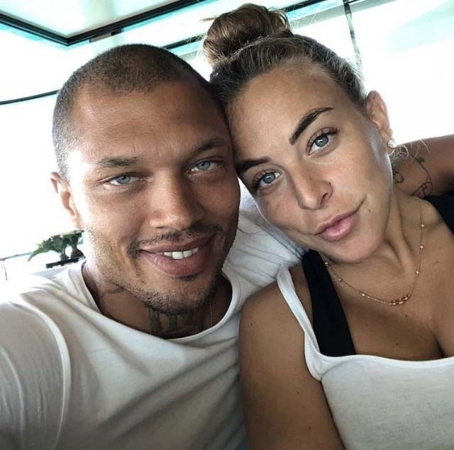 Jeremy Meeks, numit "cel mai sexy infractor din lume", ar urma să se însoare în curând. Iubita lui este fiica unui miliardar britanic