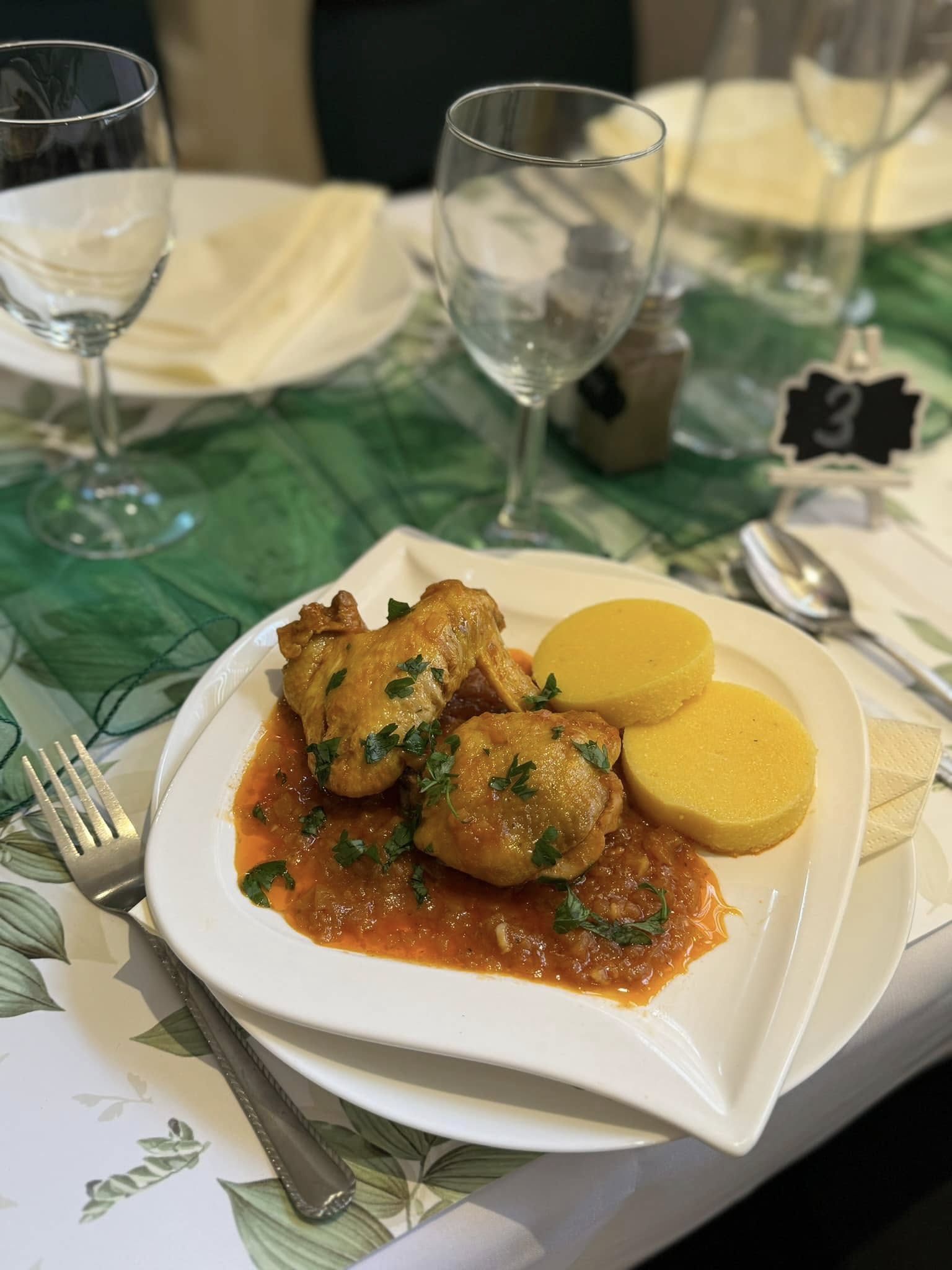 O româncă își vinde restaurantul deschis de doar două luni într-un oraș englezesc: „Ne-am chinuit”