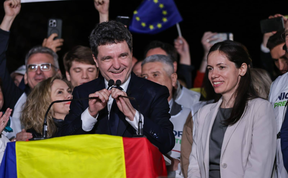 Singurul cuvânt pe care Mirabela Grădinaru i l-ar fi șoptit la ureche lui Nicușor Dan în timpul discursului prin care anunța că a câștigat alegerile