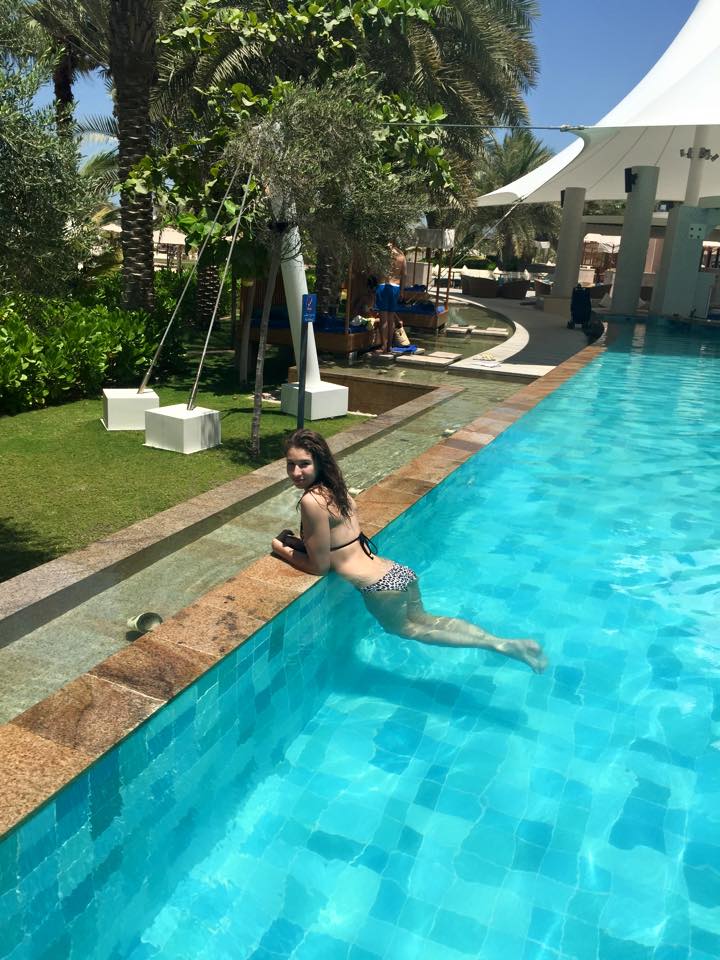 Prodanca și-a luat fetele și s-au zbenguit pe plajă și în apă! / GALERIE FOTO