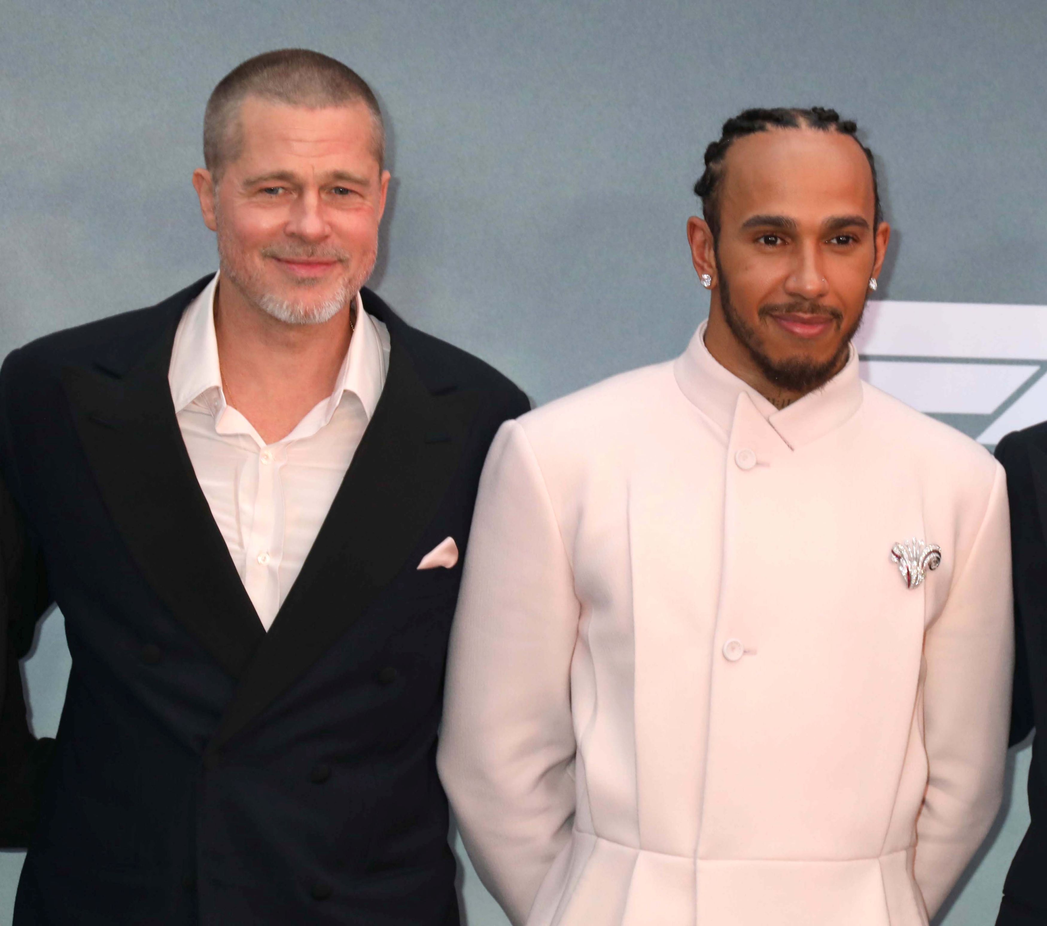 Filmul la care Brad Pitt a lucrat cu Lewis Hamilton ajunge în România. De când poate fi văzut la cinema „F1: The Movie”