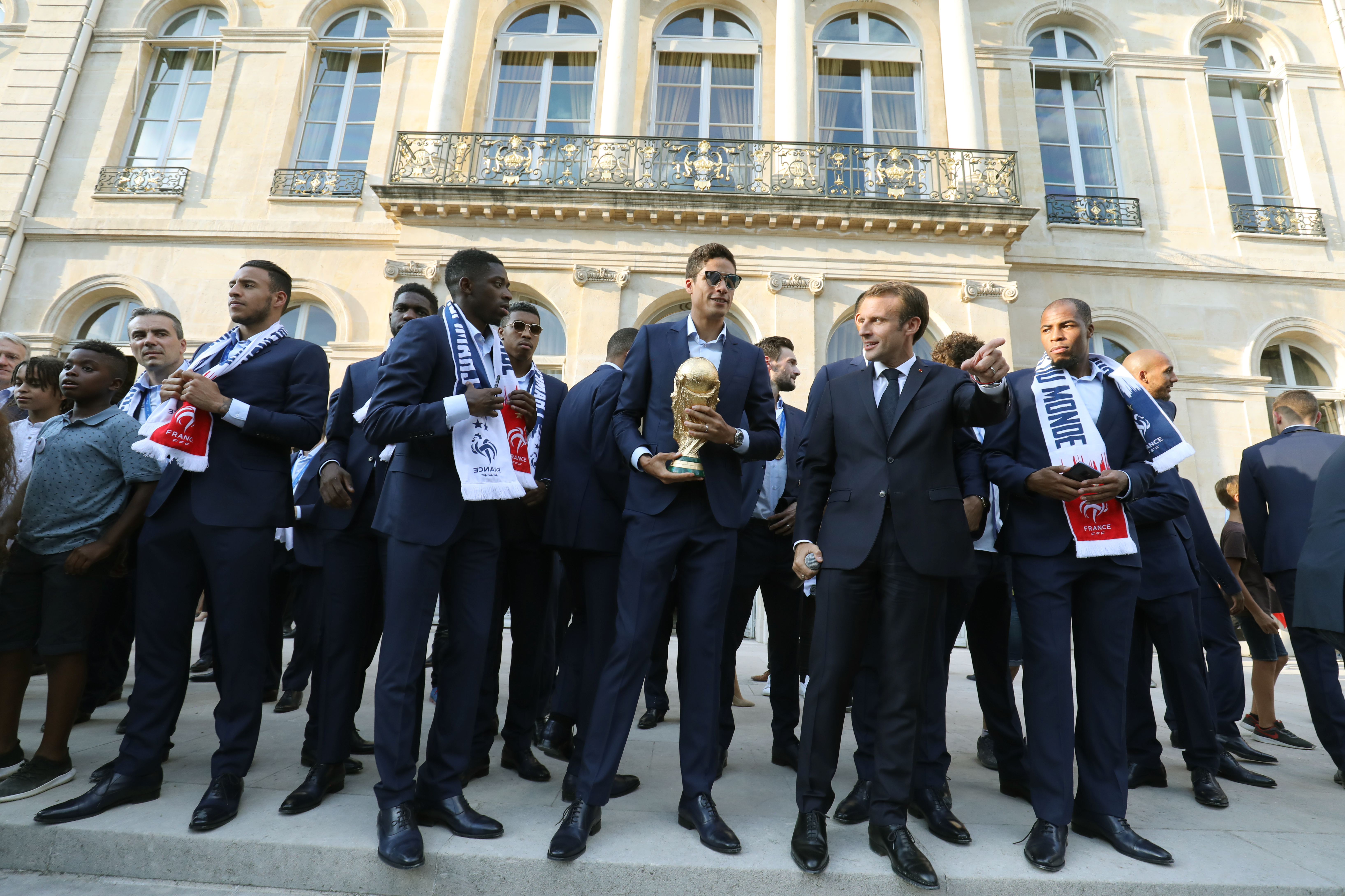 Campionii mondiali vor primi Legiunea de Onoare. ”Les Blues”, dineu la Palatul Elysee / GALERIE FOTO