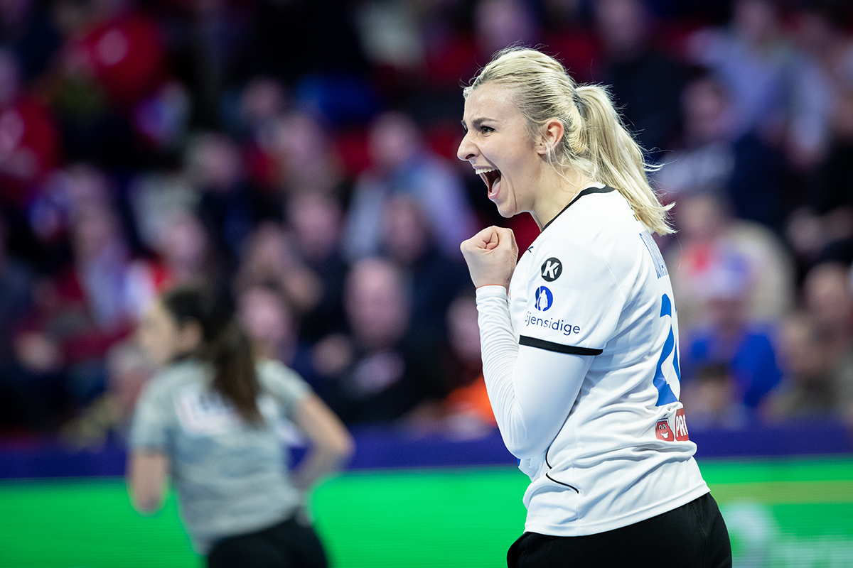 UPDATE | România a pierdut cu Ungaria, dar s-a calificat în semifinalele Euro 2018 de handbal feminin. Ambros a luat foc