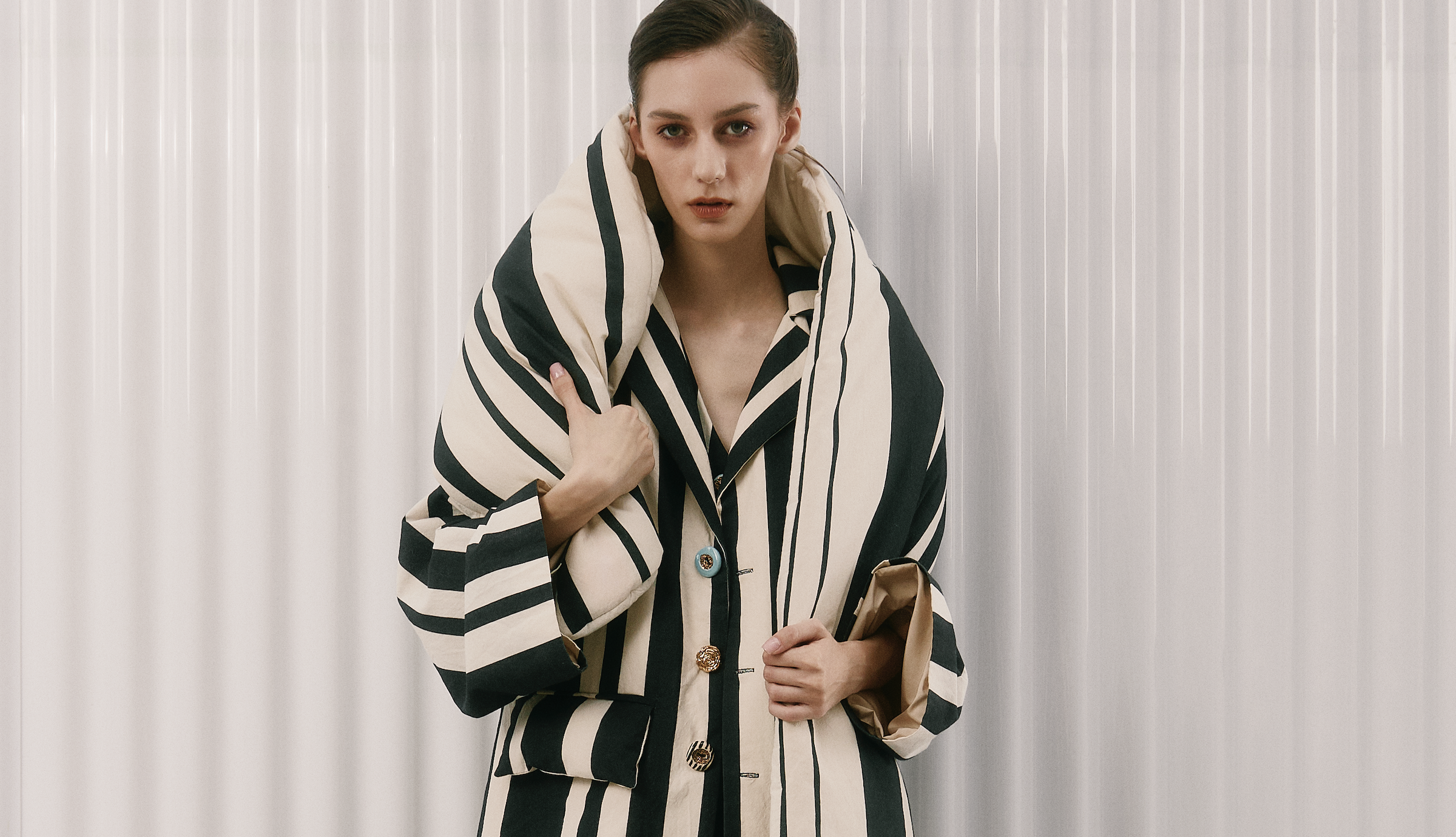 Visszafogott színek, jólszabott alapok és némi extrém részlet teszi a tavaszt izgalmasabbá