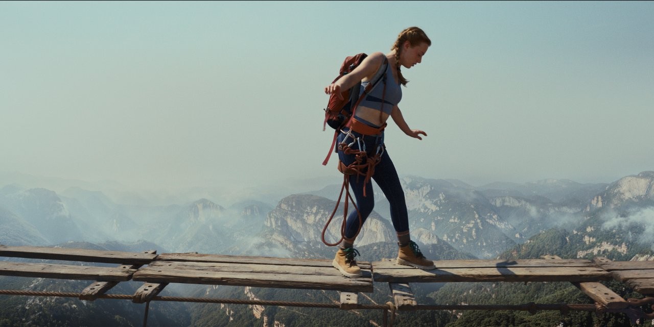 Filmul nerecomandat persoanelor cu acrofobie a ajuns în cinematografele din România. Ce spun regizorii: „Am menținut aspectul natural”