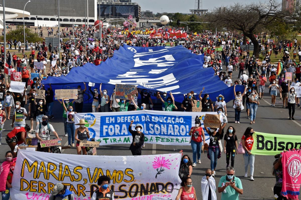 Proteste masive în Brazilia, împotriva lui Bolsonaro. Oamenii au ieșit în stradă în peste 200 de orașe