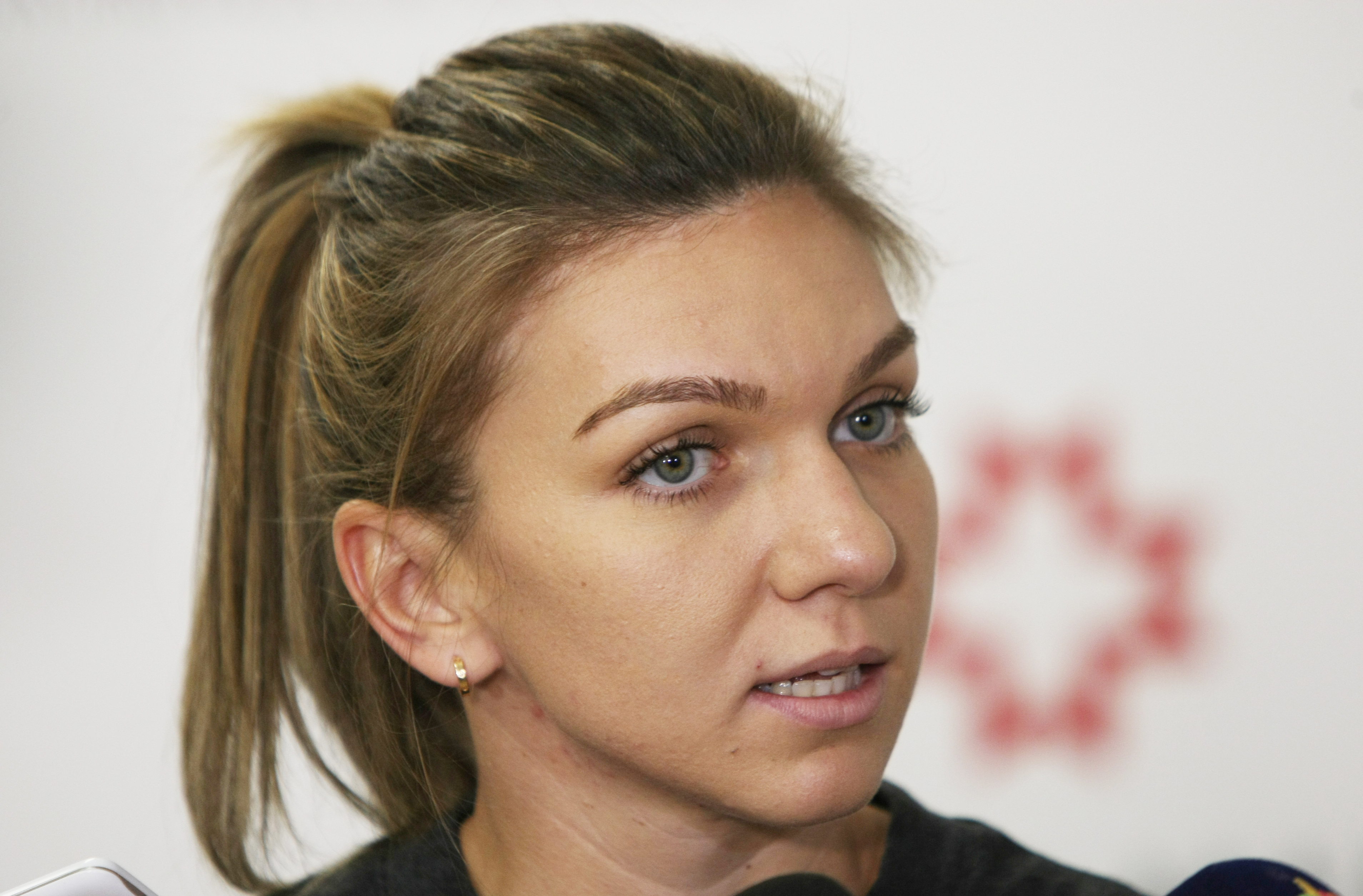 Simona Halep nu suflă în fața lui Ion Țiriac: ”Nu mă antrenez cât ar trebui”! Își oblojește rănile și fuge cu Costa peste hotare / GALERIE FOTO