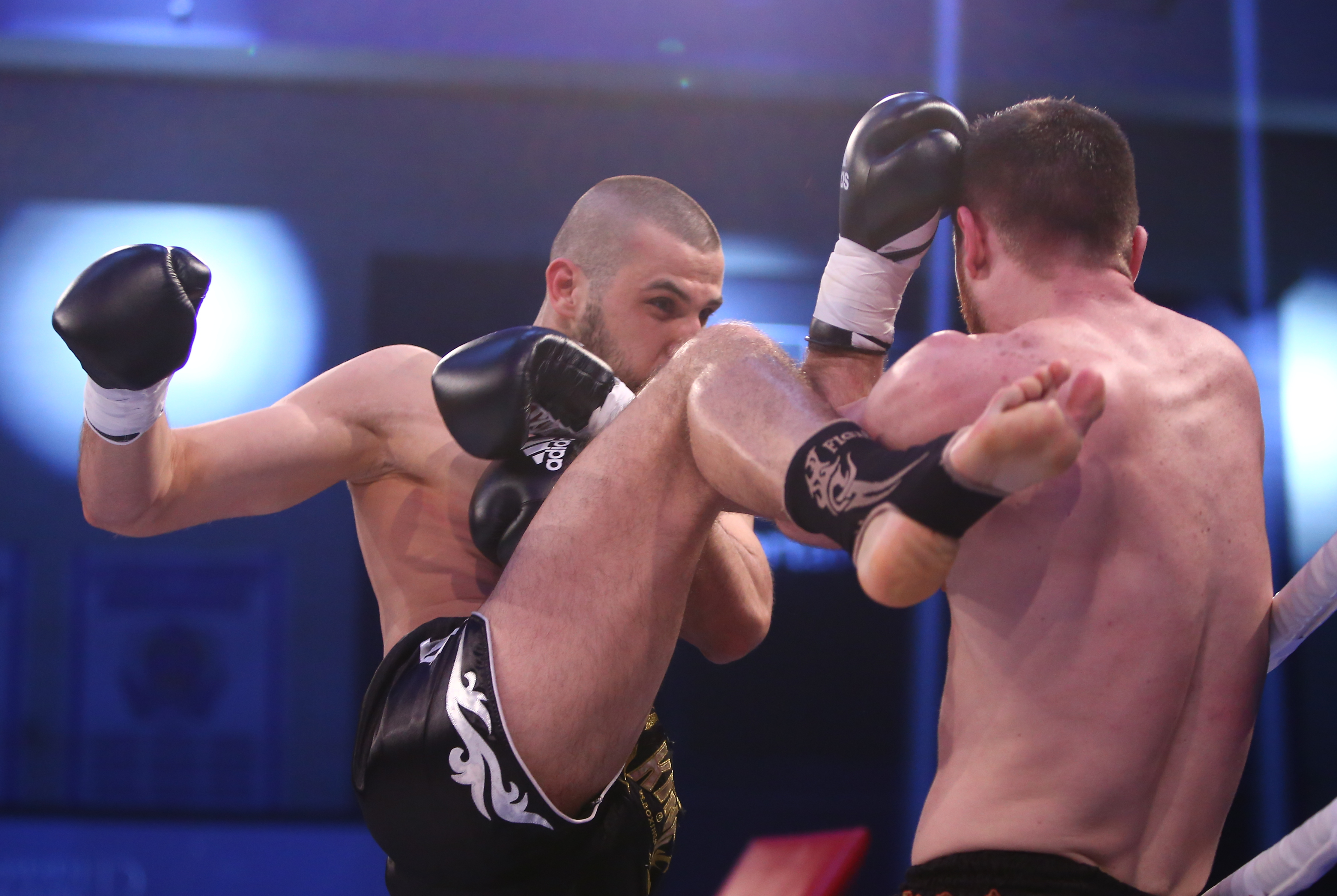 Meciul în urma căruia Amansio Paraschiv a devenit campion mondial Superkombat New Heroes! VIDEO& FOTO