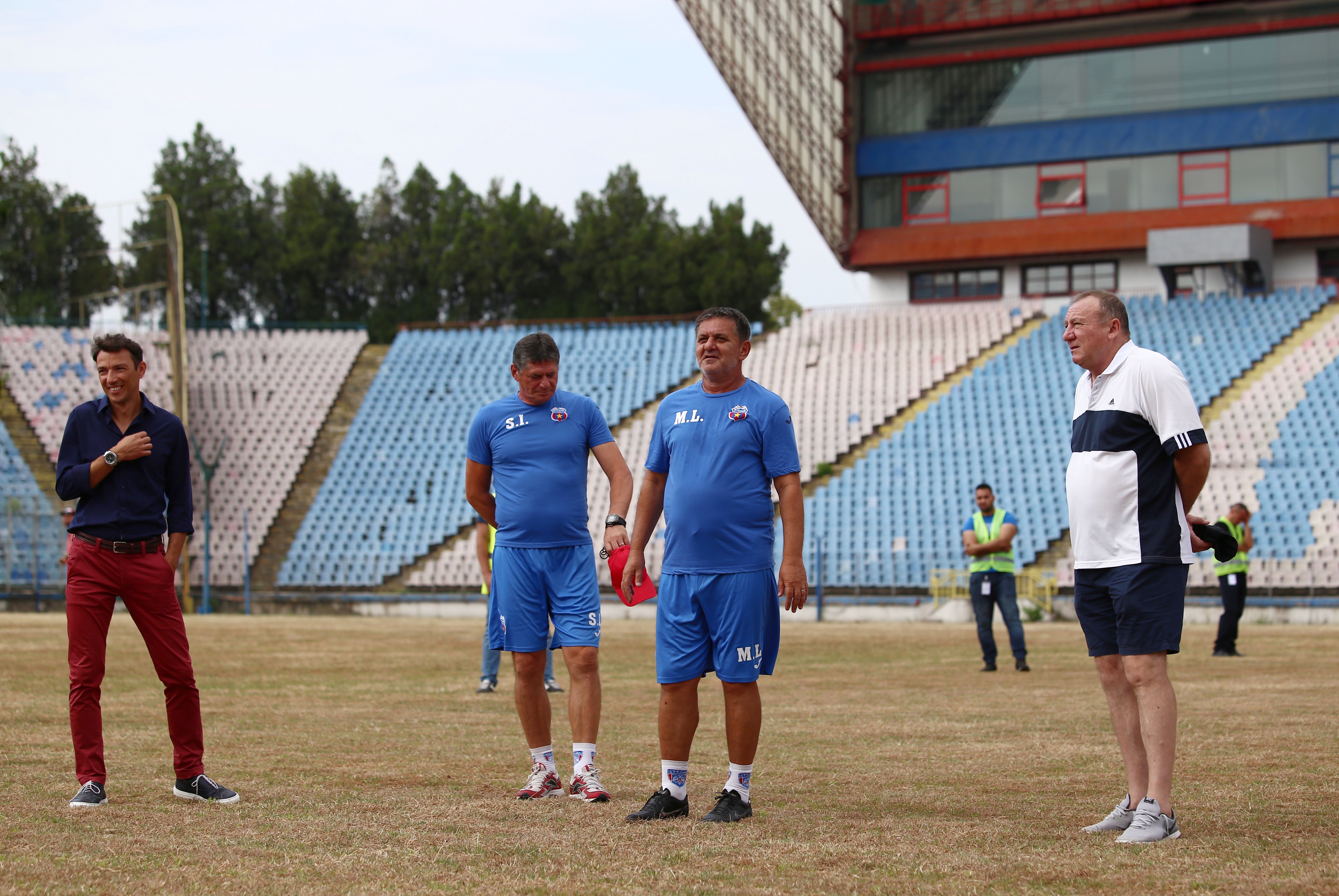 FOTO&VIDEO | A început demolarea stadionului Ghencea. Sâmbătă se poate vizita ultima dată mitica arena. Reacția lui Gigi Becali: ”Bă, p-astea le-am cumpărat eu”