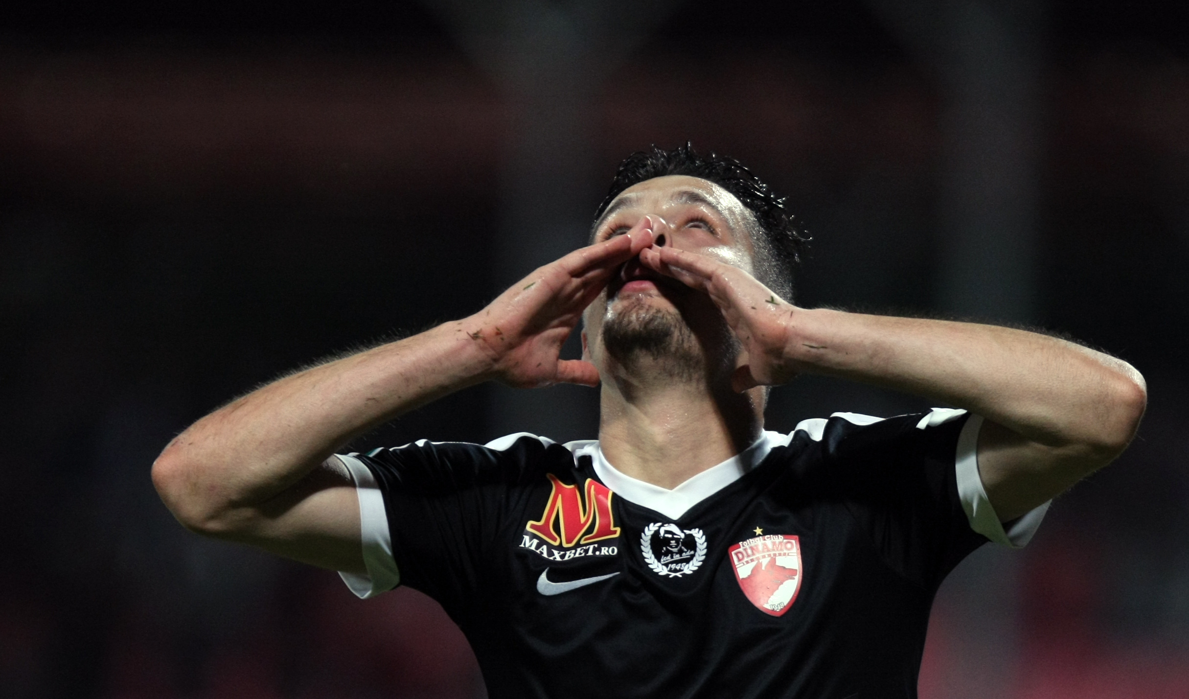 Liga 1, etapa 13. Dinamo - Pandurii 4-0. Autogol incredibil Lazar, ”dublă” Lazăr, plus Palici. ”Câinii”, în negru, în memoria lui Titi Frățilă. Fanii i-au cerut demisia lui Ando / VIDEO