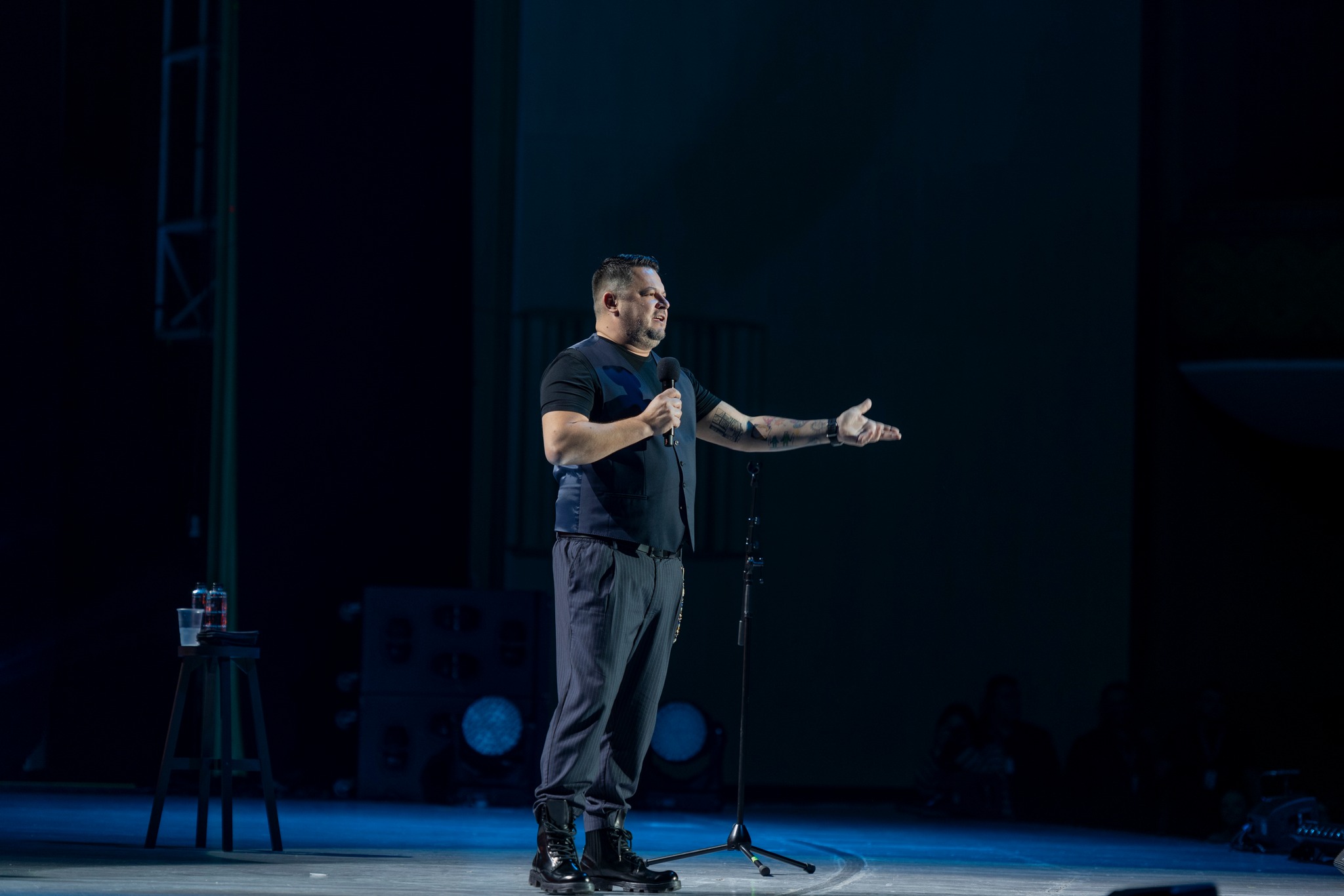 Mihai Bobonete, cu familia la meciul România - Belgia de la EURO 2024: „Îi iau și pe copii”. Cine e și cu ce se ocupă soția comediantului