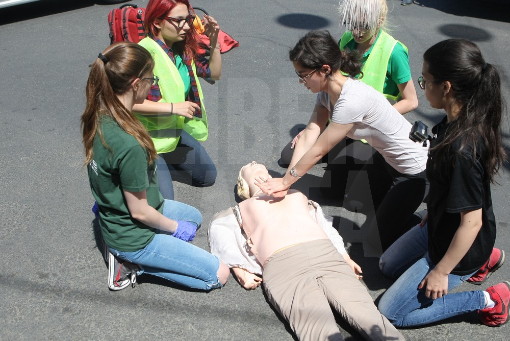 Cum intervin polițiștii în cazul unui accident rutier. Simularea, desfășurată într-o intersecție din București / VIDEO&FOTO