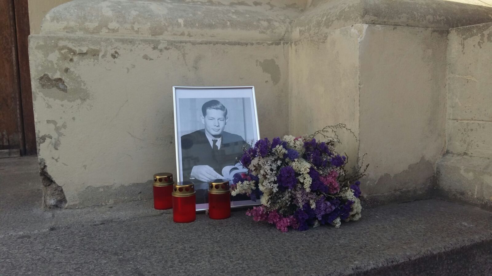 Alba Iulia: Carte de condoleanţe în memoria Regelui Mihai I deschisă în Sala Unirii| FOTO/VIDEO