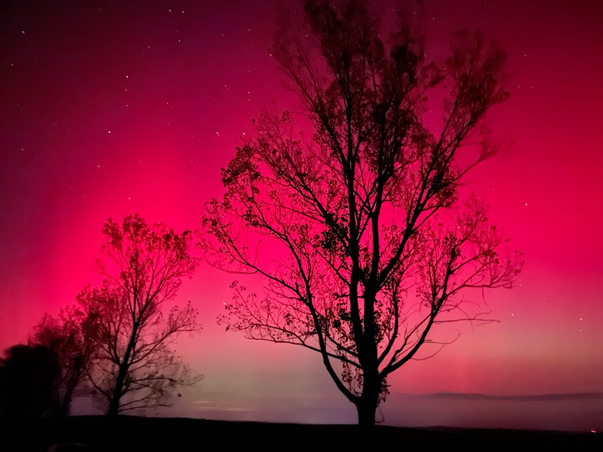 Aurora boreală, din nou vizibilă pe cerul României. „Spectacolul” a fost observat din aproape toate judeţele ţării