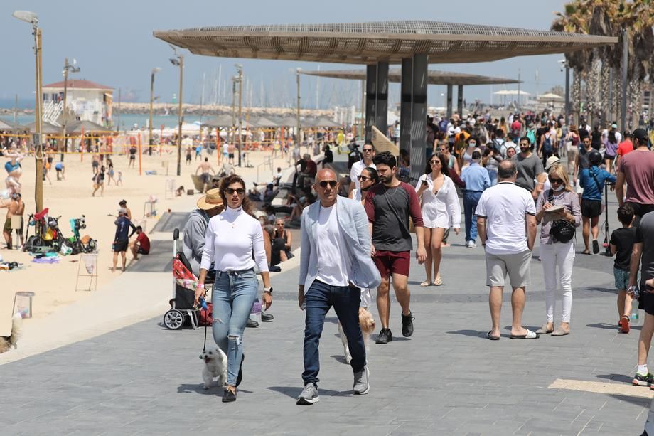 Cum a fost în Israel în prima zi în care masca nu a mai fost obligatorie în aer liber