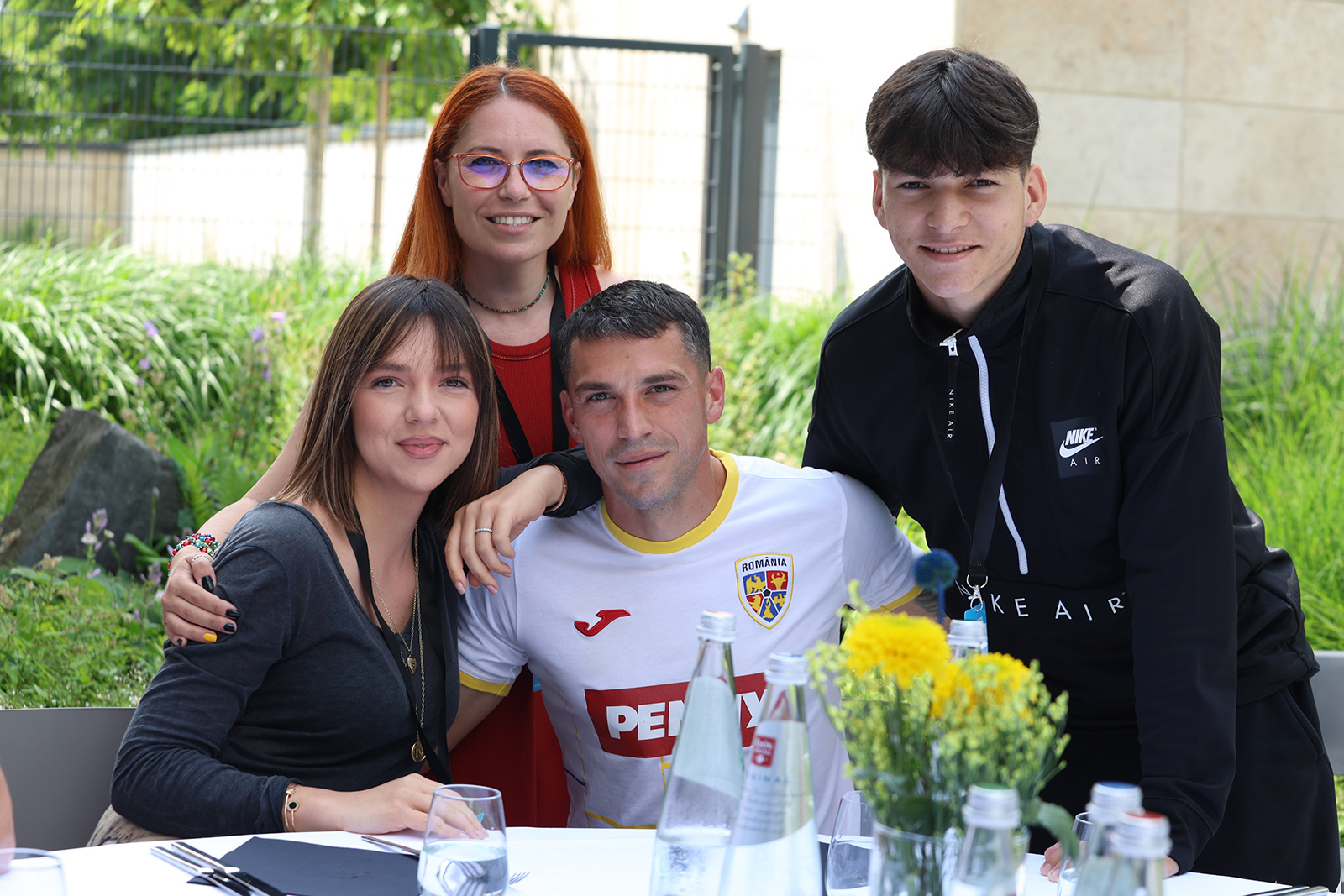 EURO 2024. „Moment deosebit de emoționant” pentru tricolori: și-au reîntâlnit familiile în cantonamentul din Germania