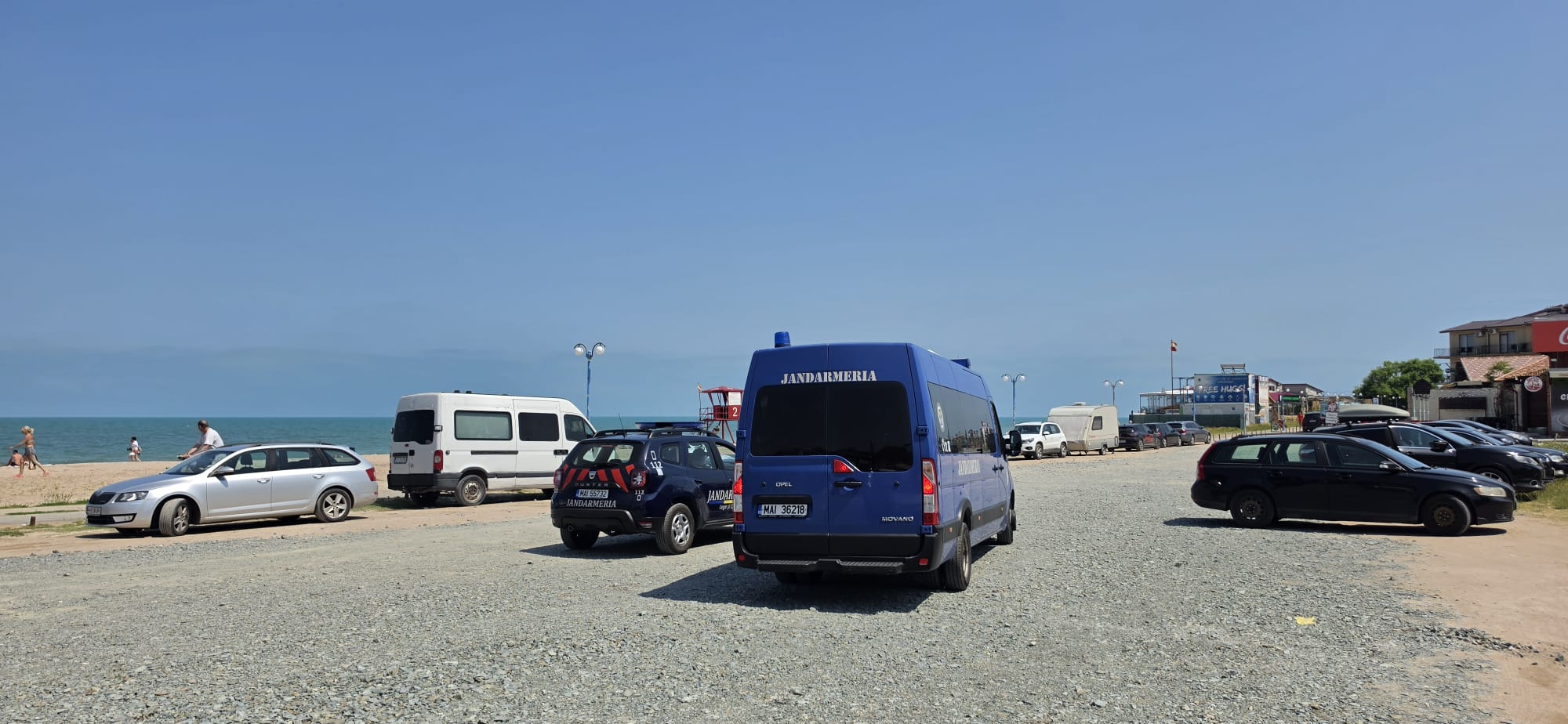 Peste 1.300 de persoane au fost evacuate de pe plajele litoralului după explozia unei drone ucrainene în Portul Constanța