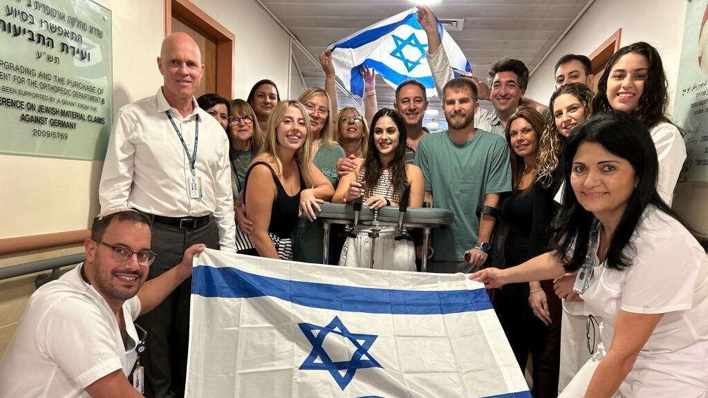 Împușcați împreună, internați împreună, salvați împreună. Povestea cuplului schilodit în masacrul Hamas care s-a ținut de mână și pe patul de spital