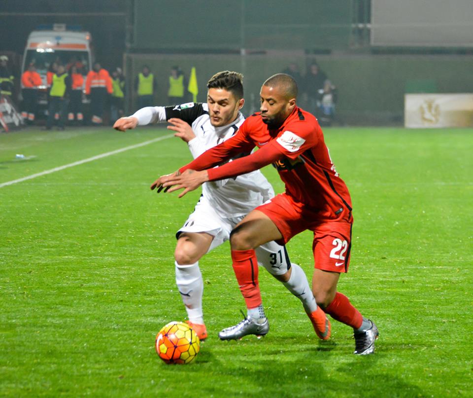 Liga I, etapa a 26-a. Astra - Dinamo 1-1. ^Dorin Rotariu a deschis scorul, Daniel Florea a egalat norocos. Steliano Filip, eliminat. Arbitrul a întrerupt meciul două minute / VIDEO