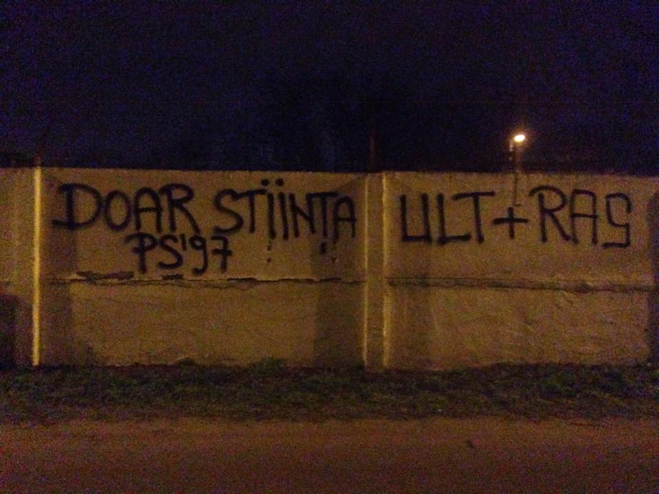 Suporterii "defunctei" FC U au vandalizat stadionul ”Extensiv”! / FOTO