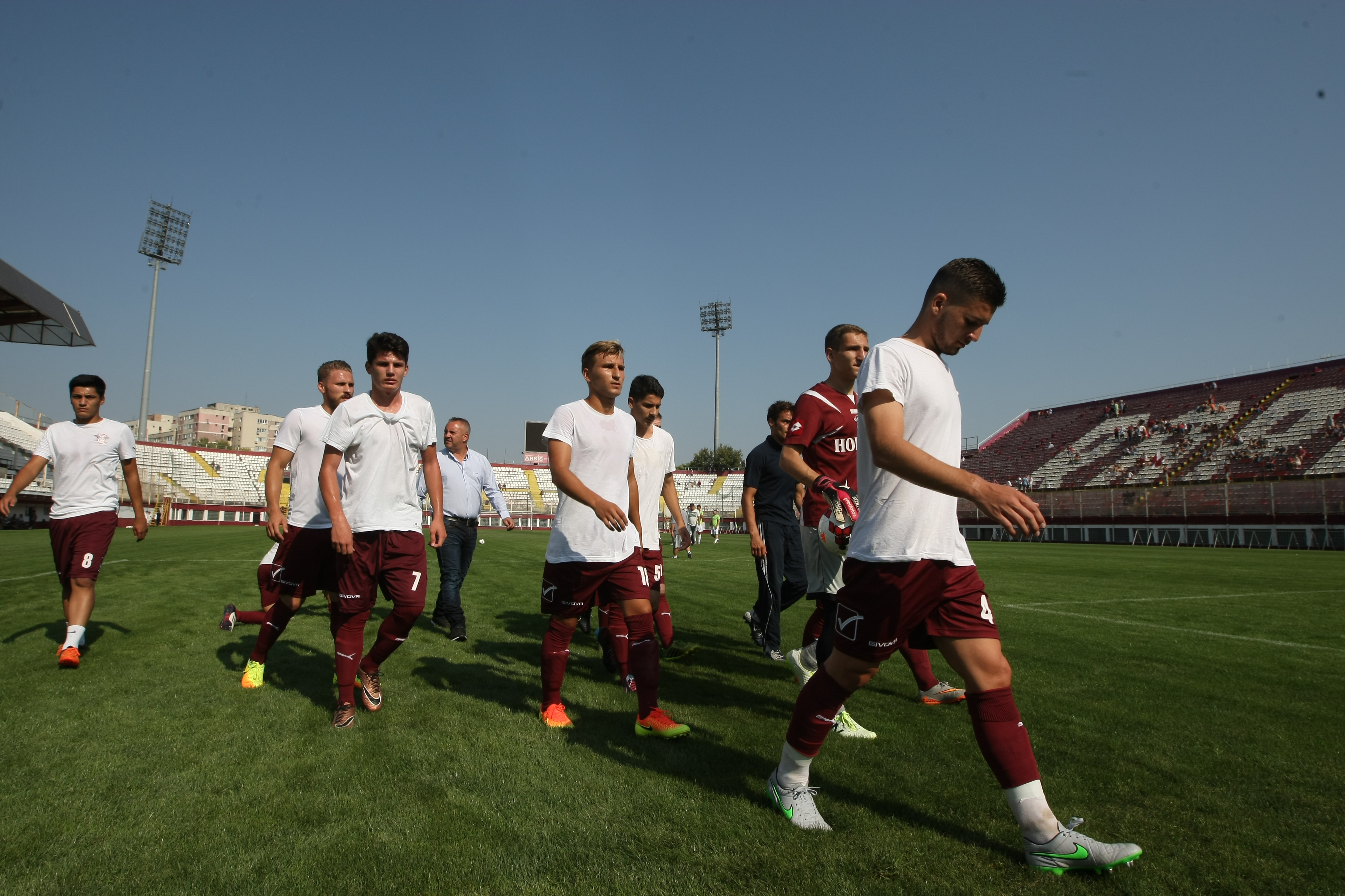 Meciul AFC Rapid - ASSC Rapid, din Liga V, întârziat cu un sfert de oră: s-a defectat imprimanta care tipărea biletele! Scor categoric: 5-0 | FOTO