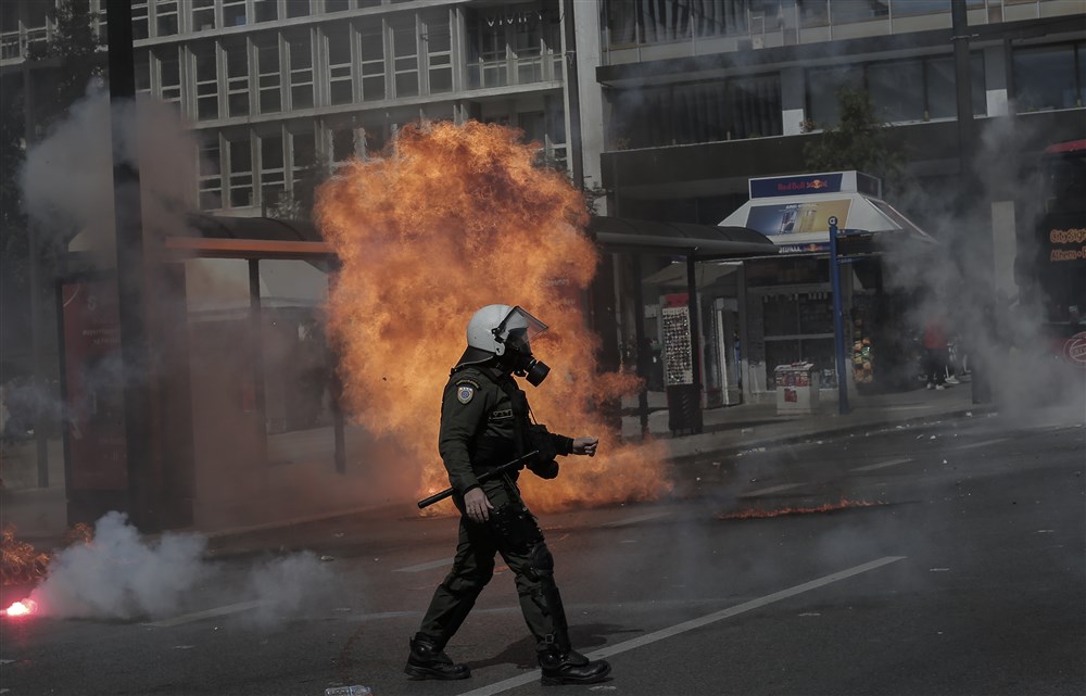 Noi proteste violente la Atena, după catastrofa feroviară. Premierul grec, scuze către popor: „Nu ar trebui să ne ascundem în spatele erorilor umane”