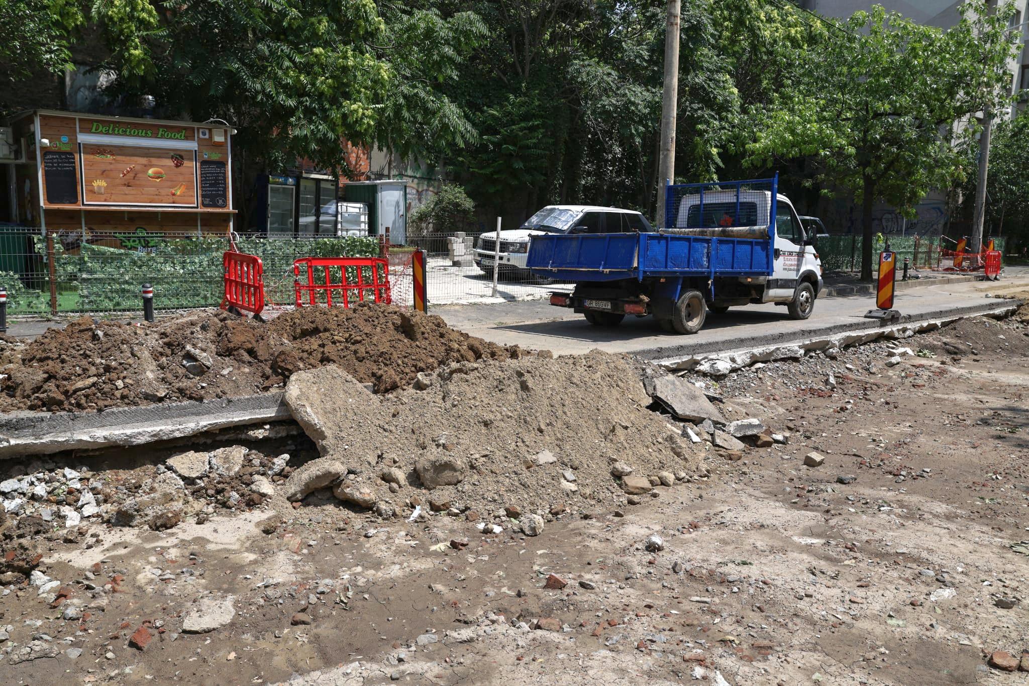 „Haos total! Tremură casa când trec utilajele”. Am mers pe șantierul STB să vedem cum se lucrează la schimbarea liniilor de tramvai