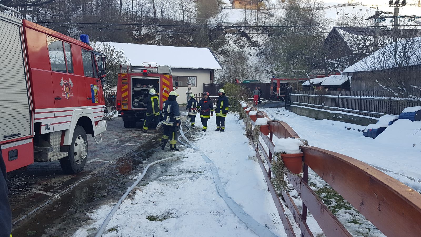 UPDATE: O casă şi o pensiune din Moieciu de Sus au luat foc. Incendiul, stins după mai bine de 13 ore| FOTO&VIDEO