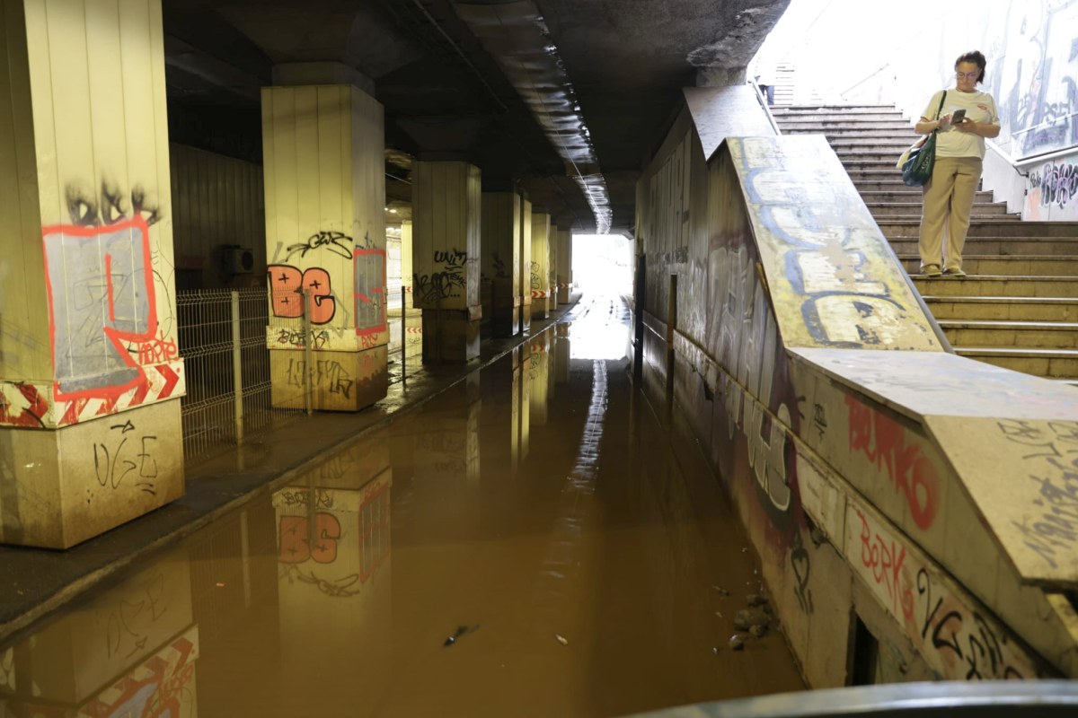 Lista liniilor de tramvaie, autobuze și troleibuze din București afectate de furtună, publicată de STB