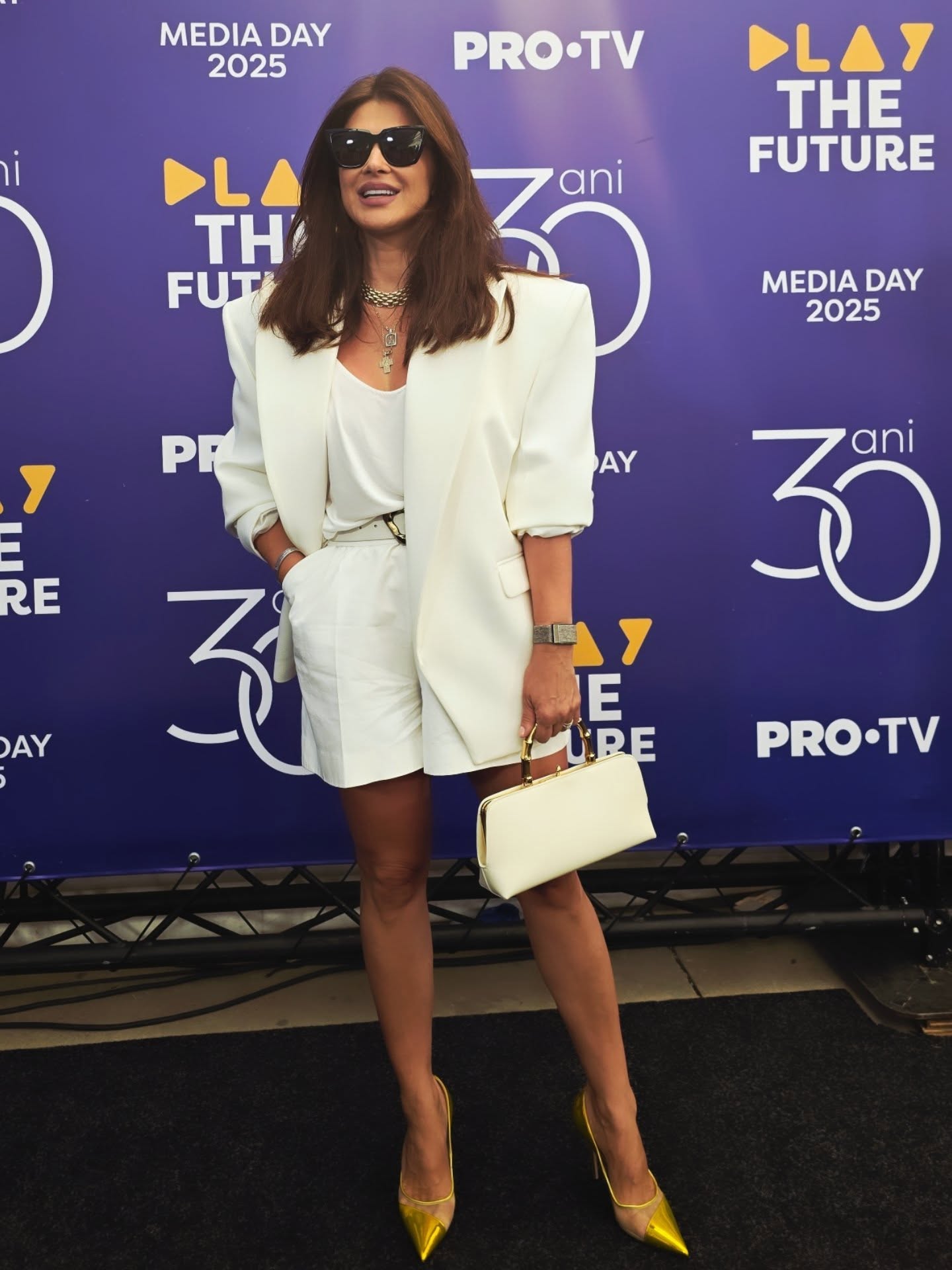 Cum a apărut Monica Bîrlădeanu la un eveniment Pro TV. Îmbrăcată în pantaloni scurți, și-a arătat silueta după vacanța în Bali cu Valeriu Gheorghiță