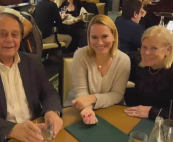 Imagine rară cu socrii Andreei Esca. Melkon Eram și soția Anne au fost surprinși la un restaurant în Paris, cu nepoții lor