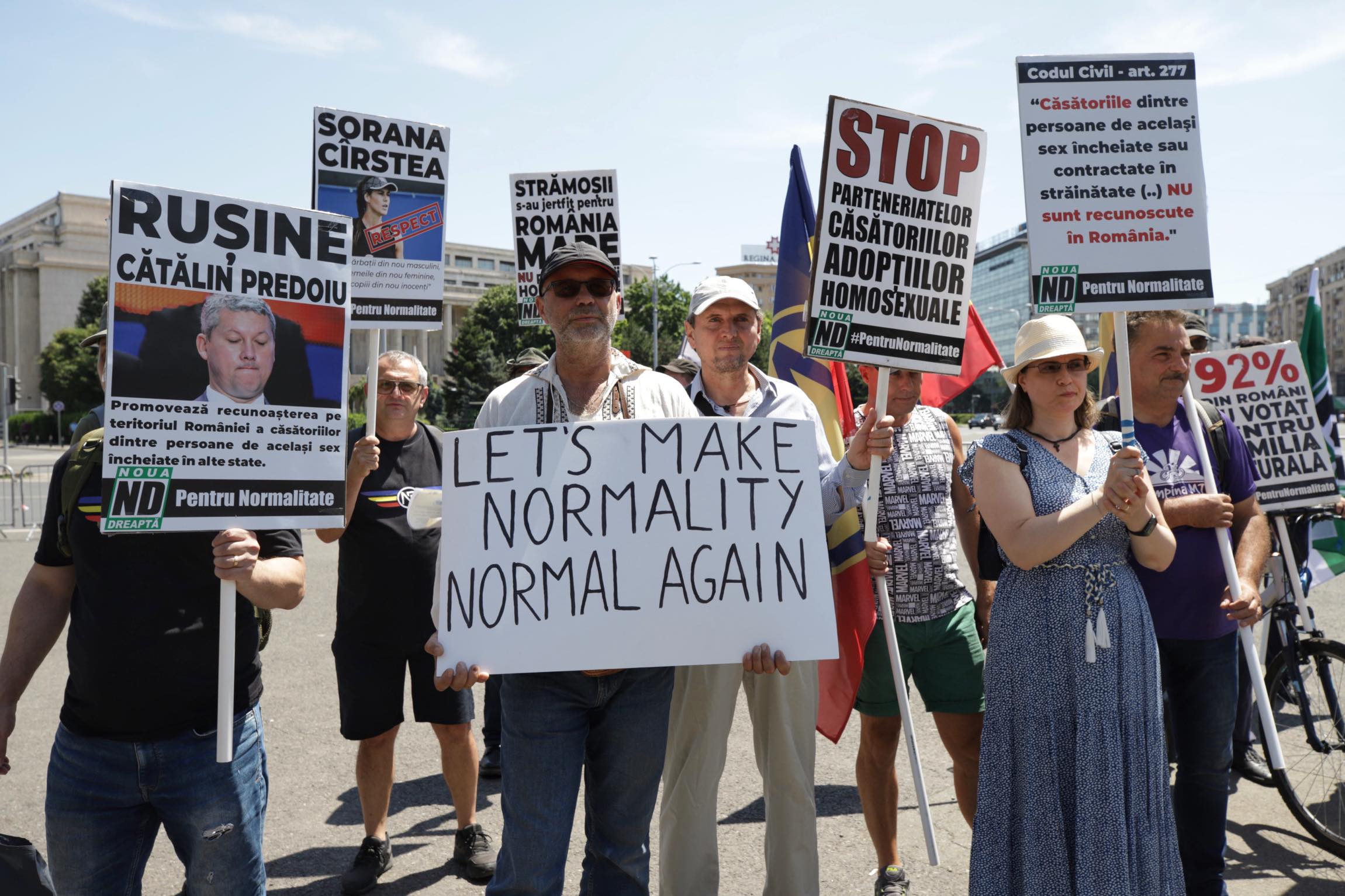 Aproape 25.000 de oameni au participat la Bucharest Pride, la câteva ore după ce 150 de persoane au luat parte la „Marșul normalității”