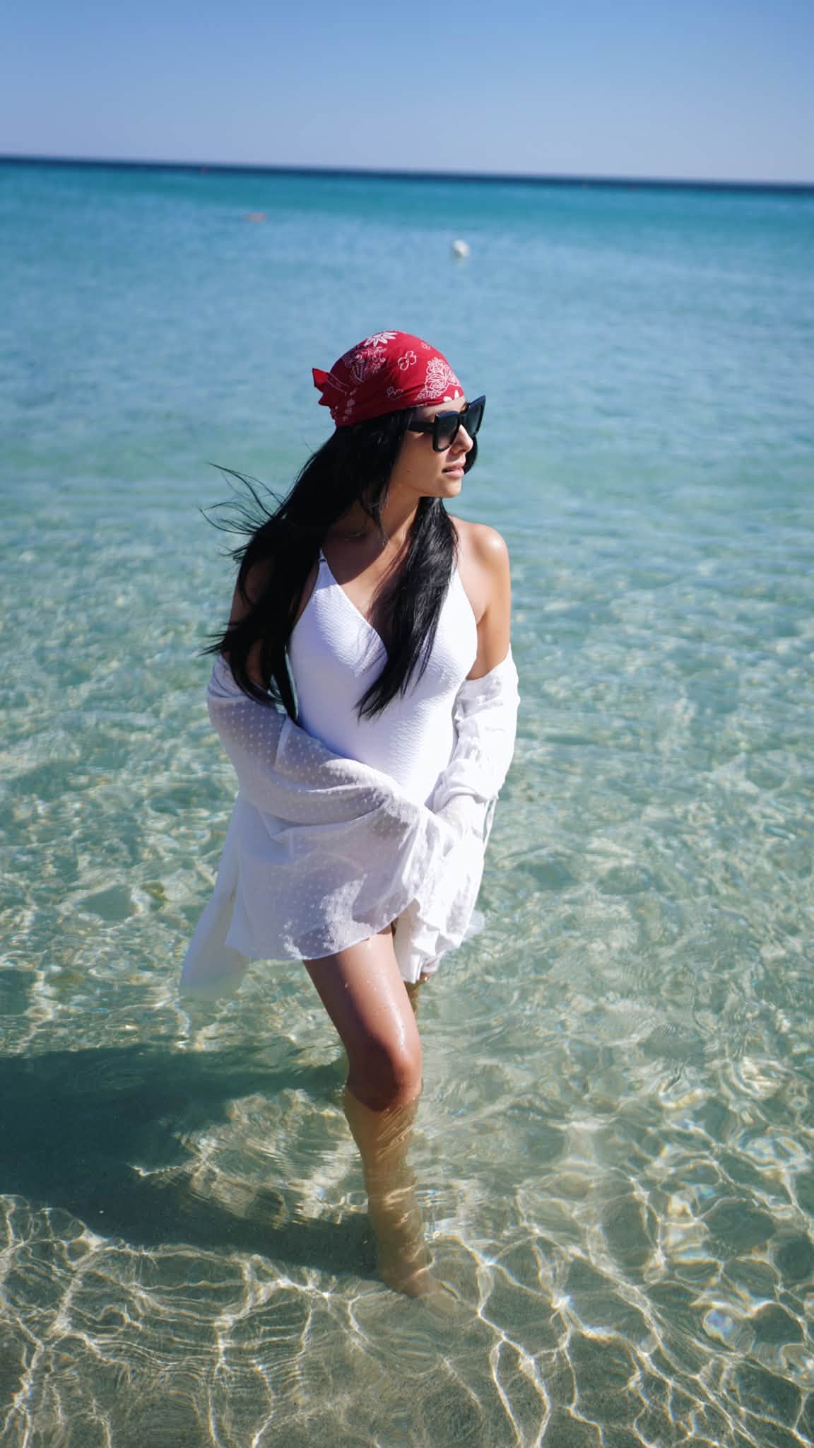 Corina Caragea, apariție spectaculoasă în costum de baie. Cât a plătit pentru două șezlonguri, în Puglia, Italia. „Veniți oricând, dar evitați iulie și august”